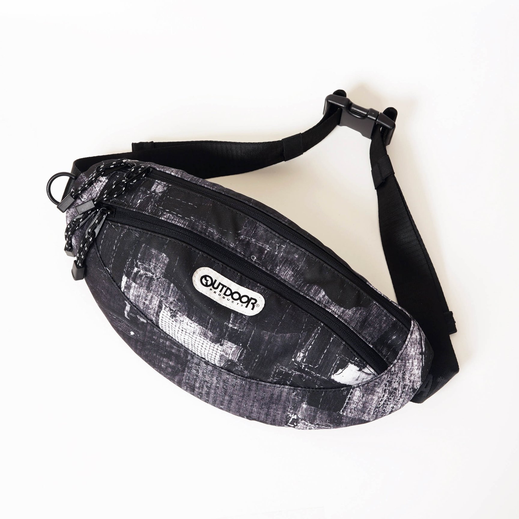 コラボアイテムのバッグ