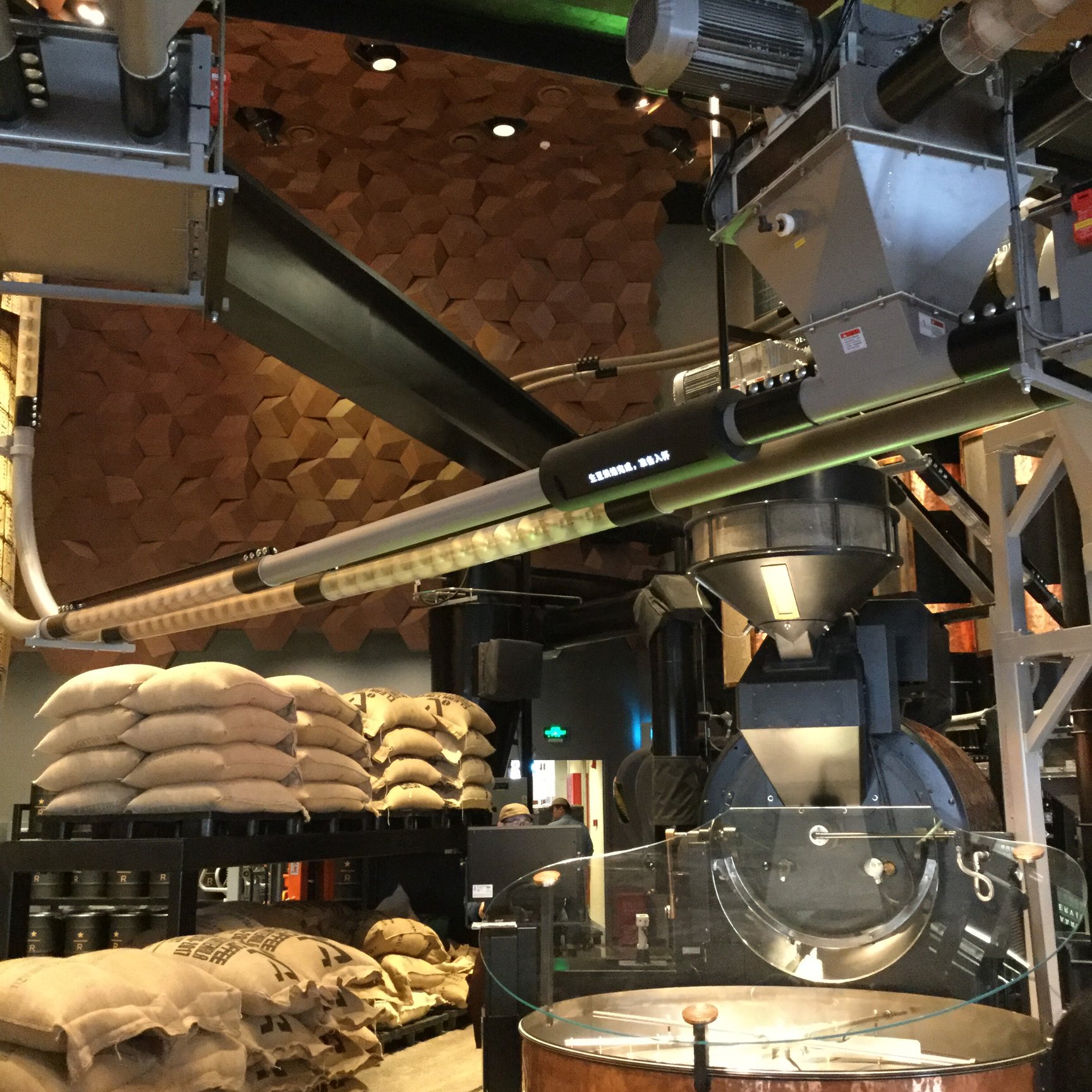 スターバックス リザーブ? ロースタリーの内部