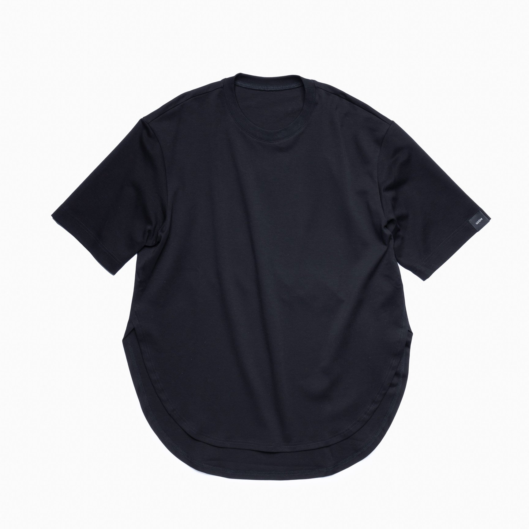 ウジョー の黒Tシャツ