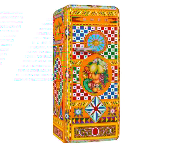 「ドルチェ＆ガッバーナ（Dolce&amp;Gabbana）」とイタリアの家電メーカー「スメッグ（SMEG）」のコラボレーションアイテム