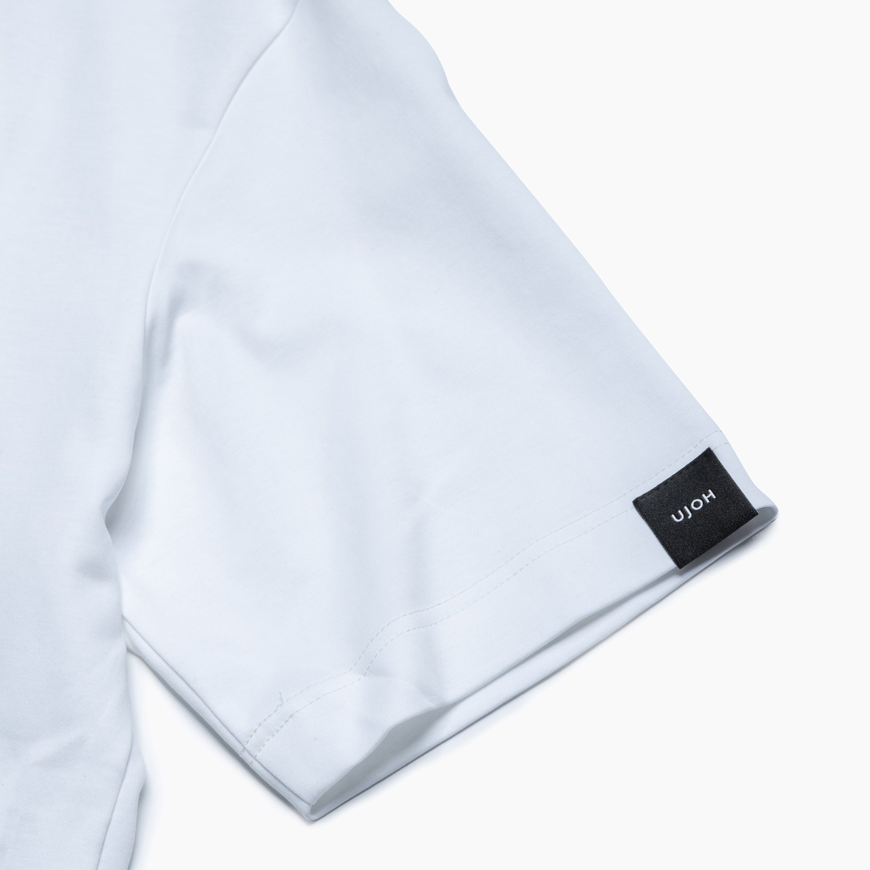 ウジョーの白Tシャツ