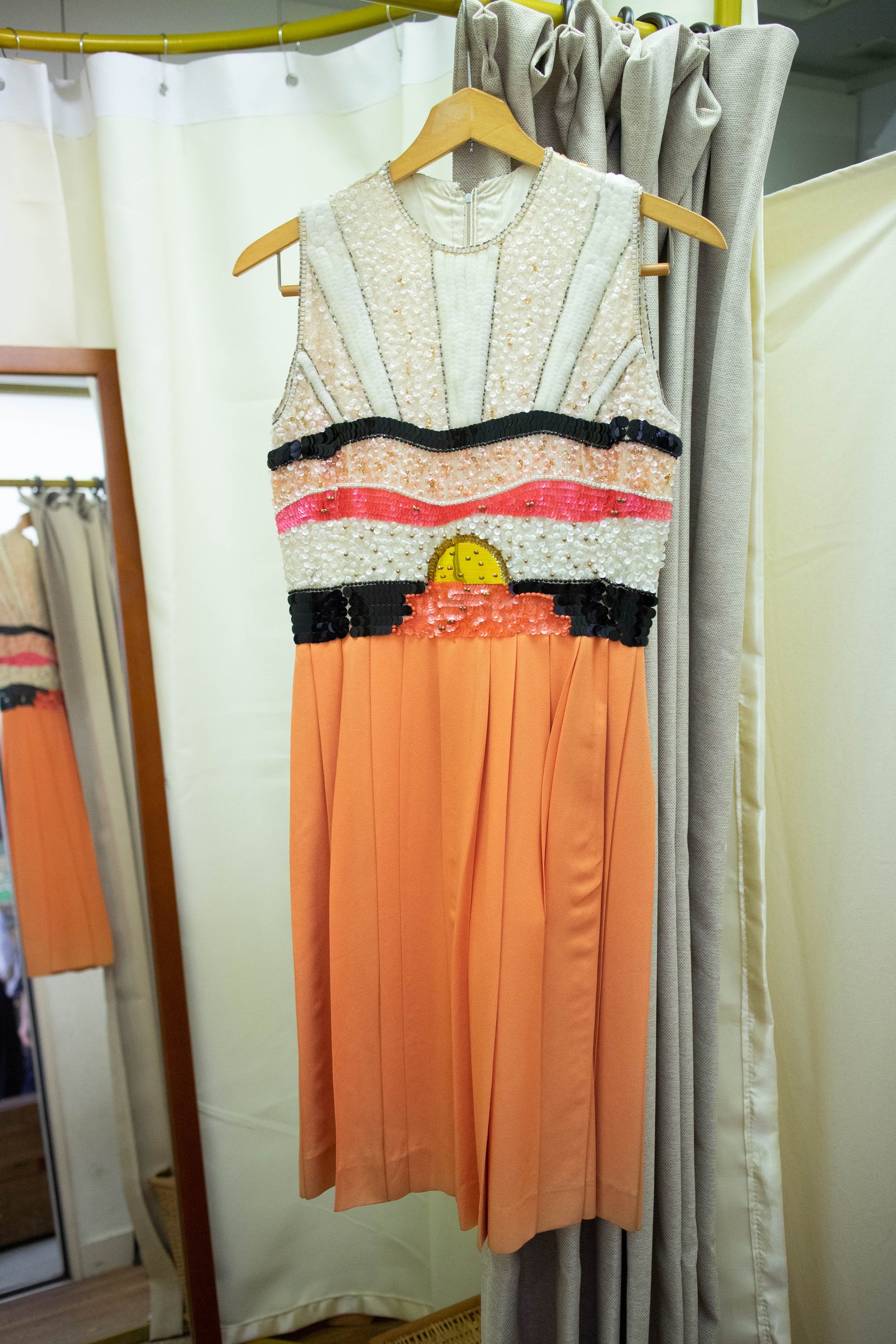 スパンコールが施されたクロエのドレス