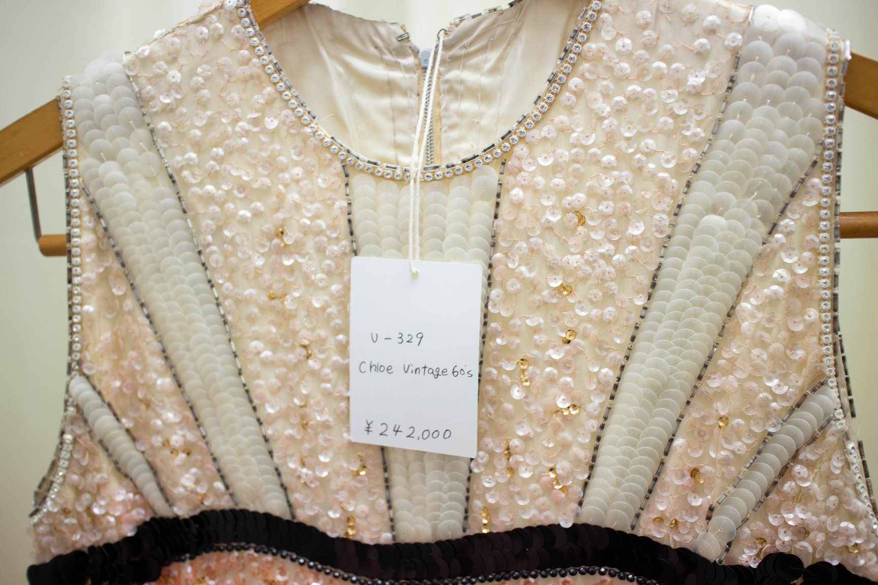 スパンコールが施されたクロエのドレス