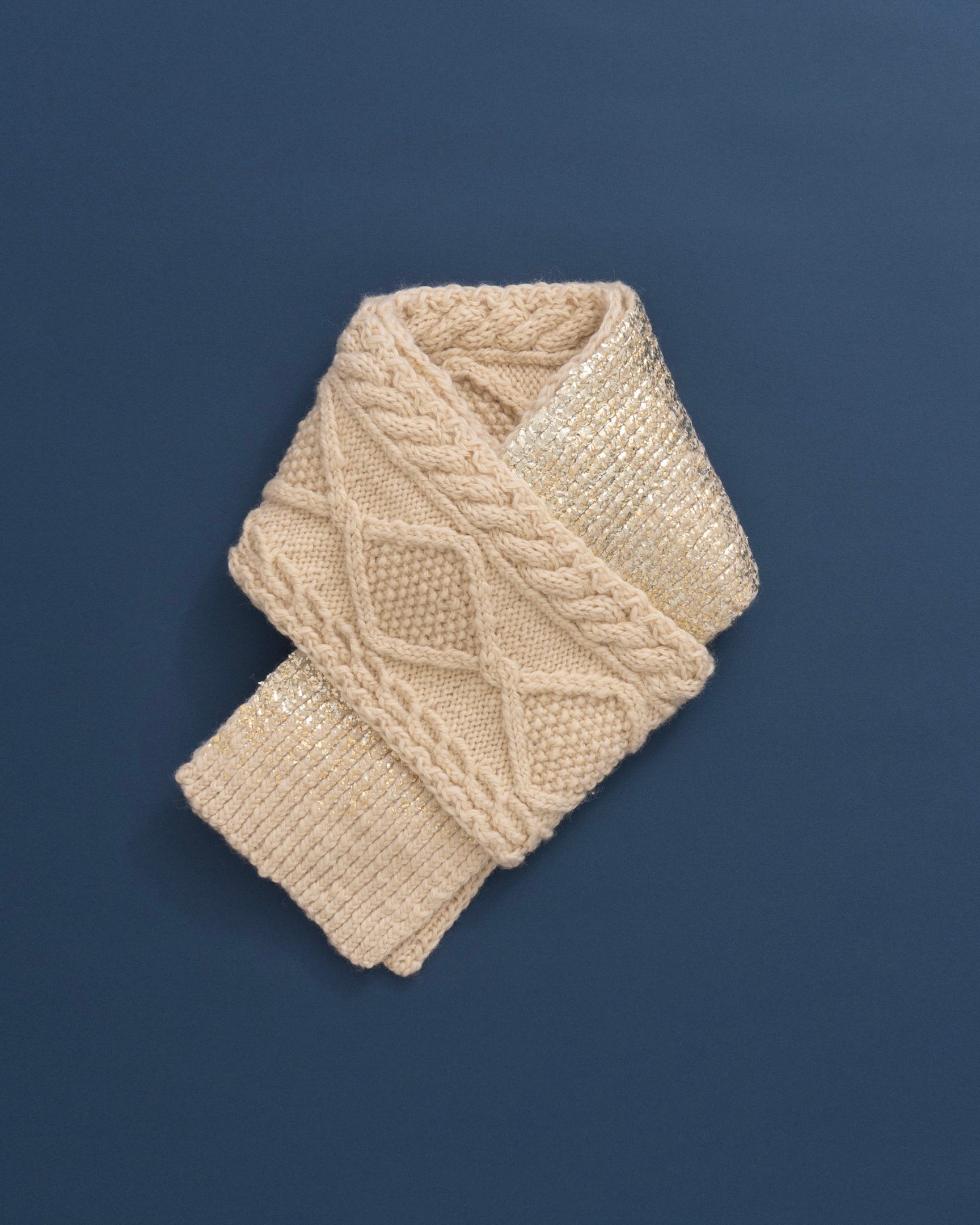 箔付きのマフラー