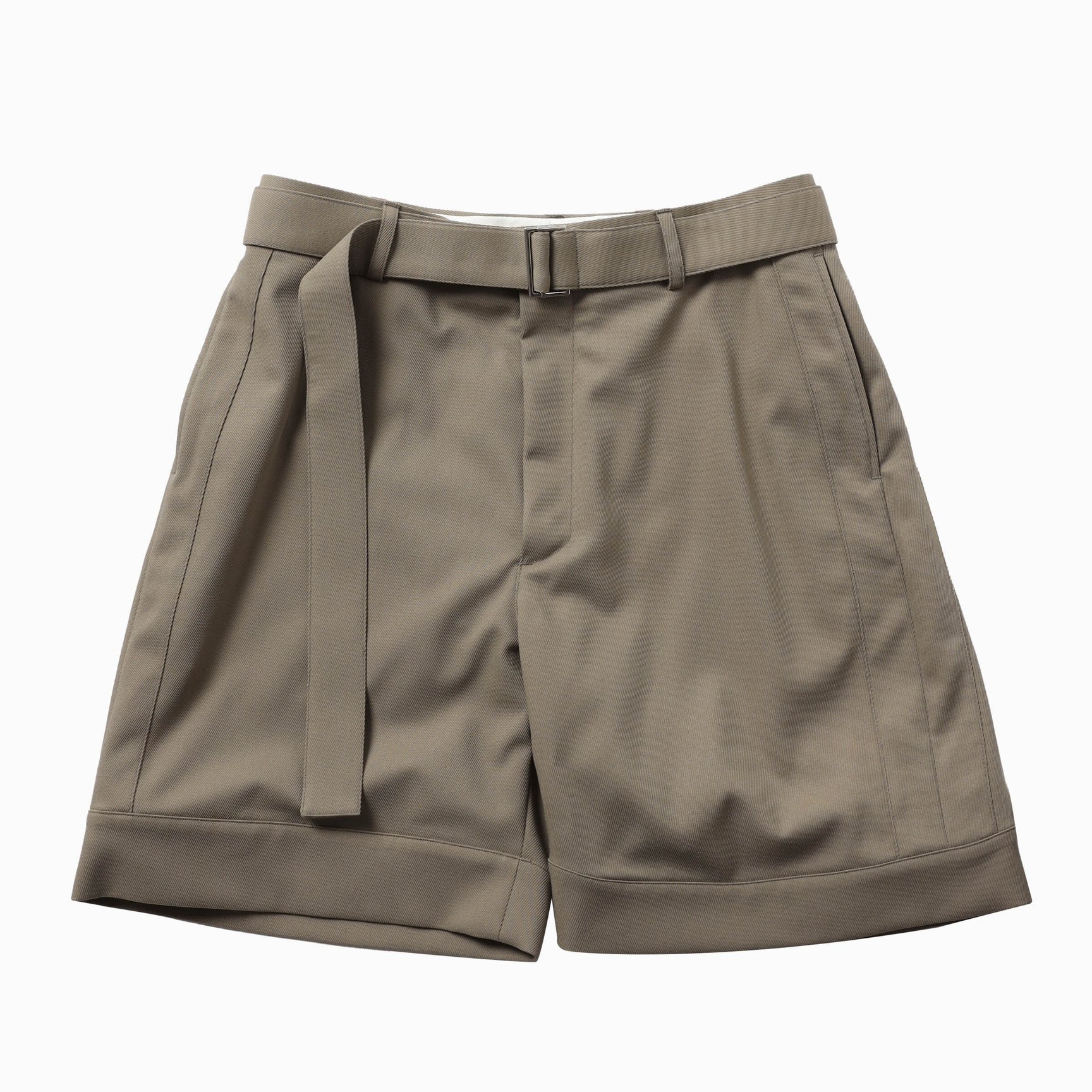 ベージュのビッグショーツ