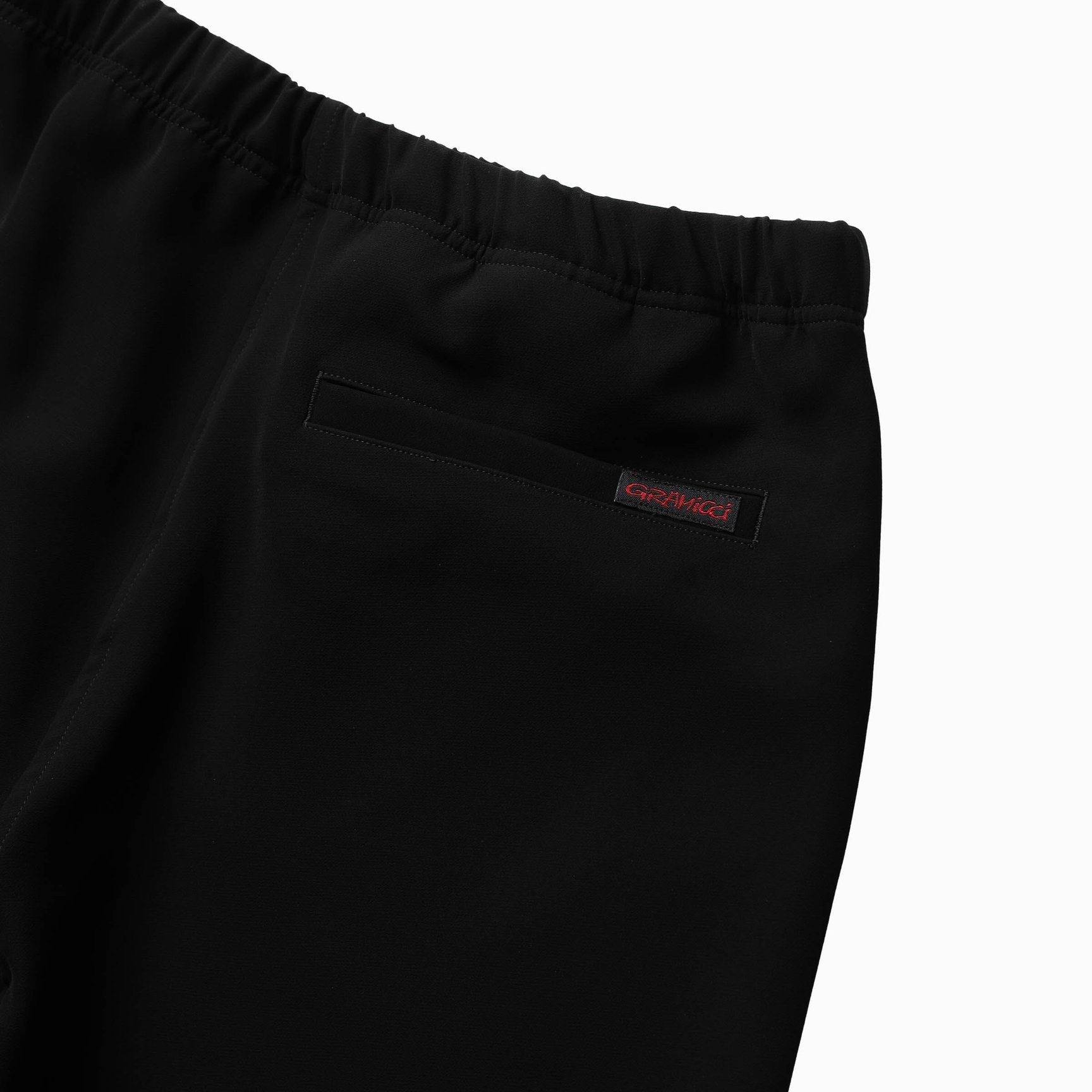 ブラックのハーフパンツのバック部分