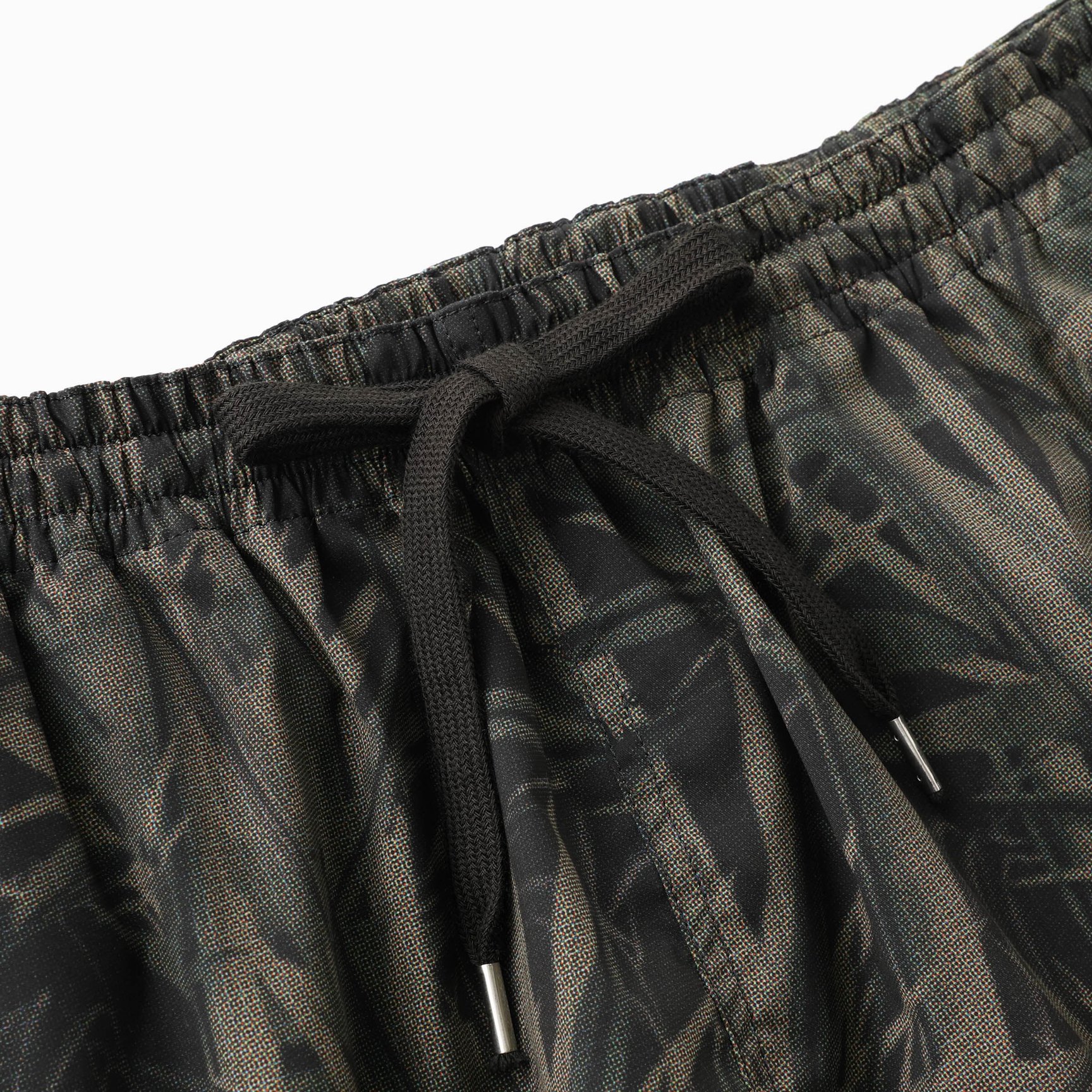 カーキのバンブーショーツのウエスト部分