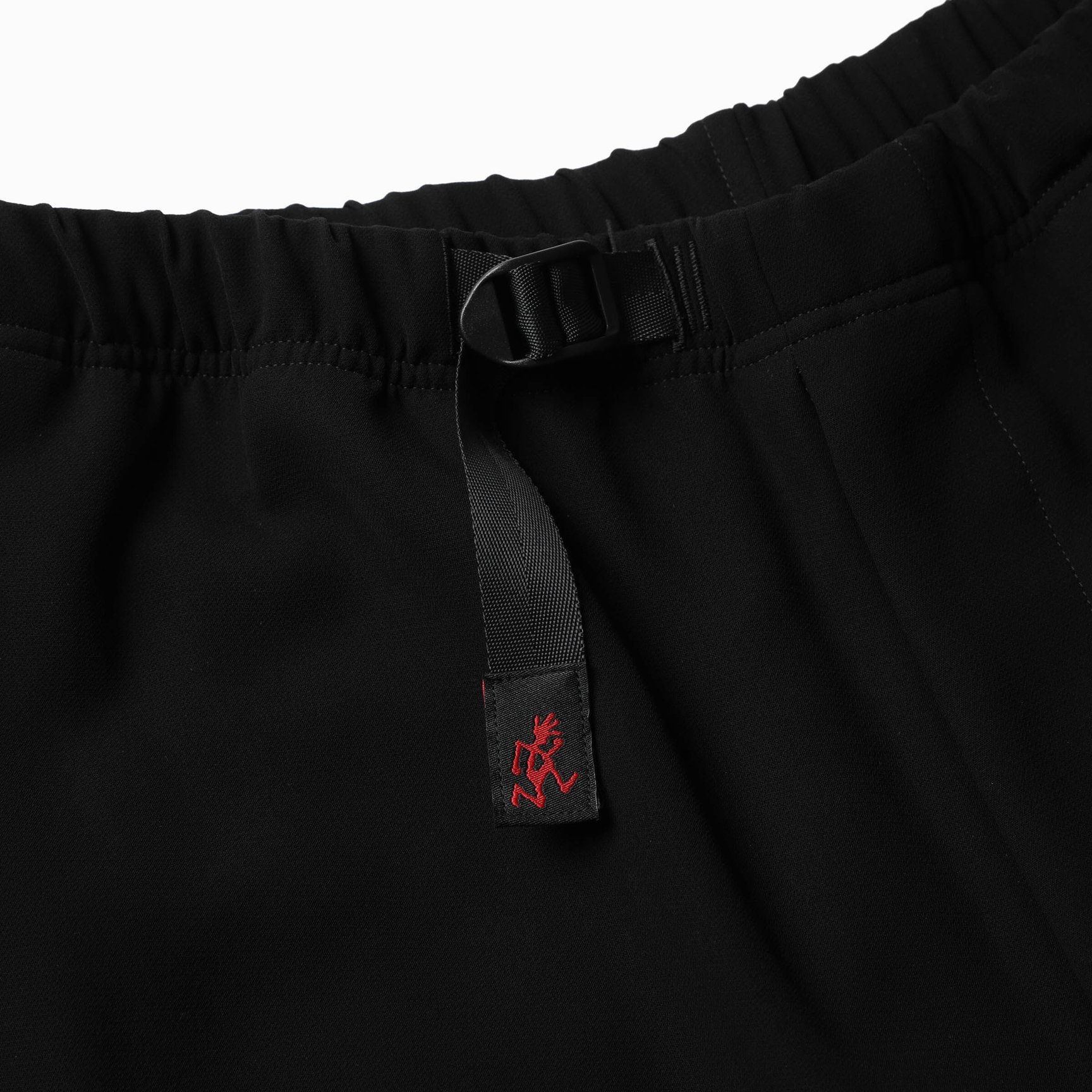 ブラックのハーフパンツのウエスト部分