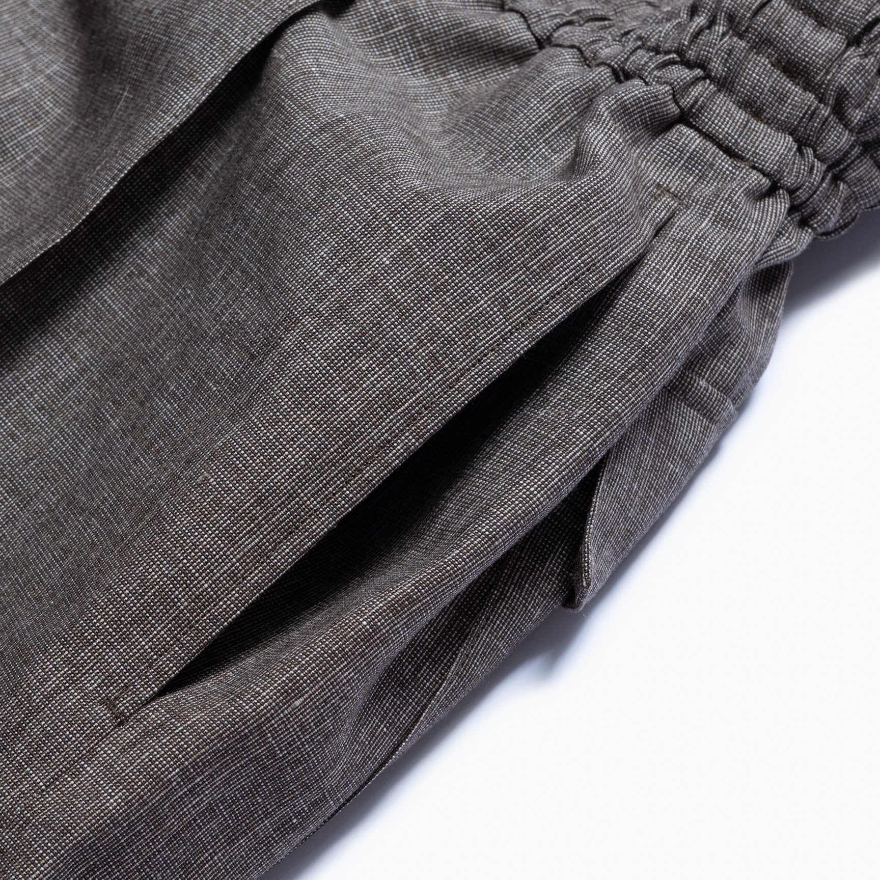 リネンハーフパンツのサイドポケット