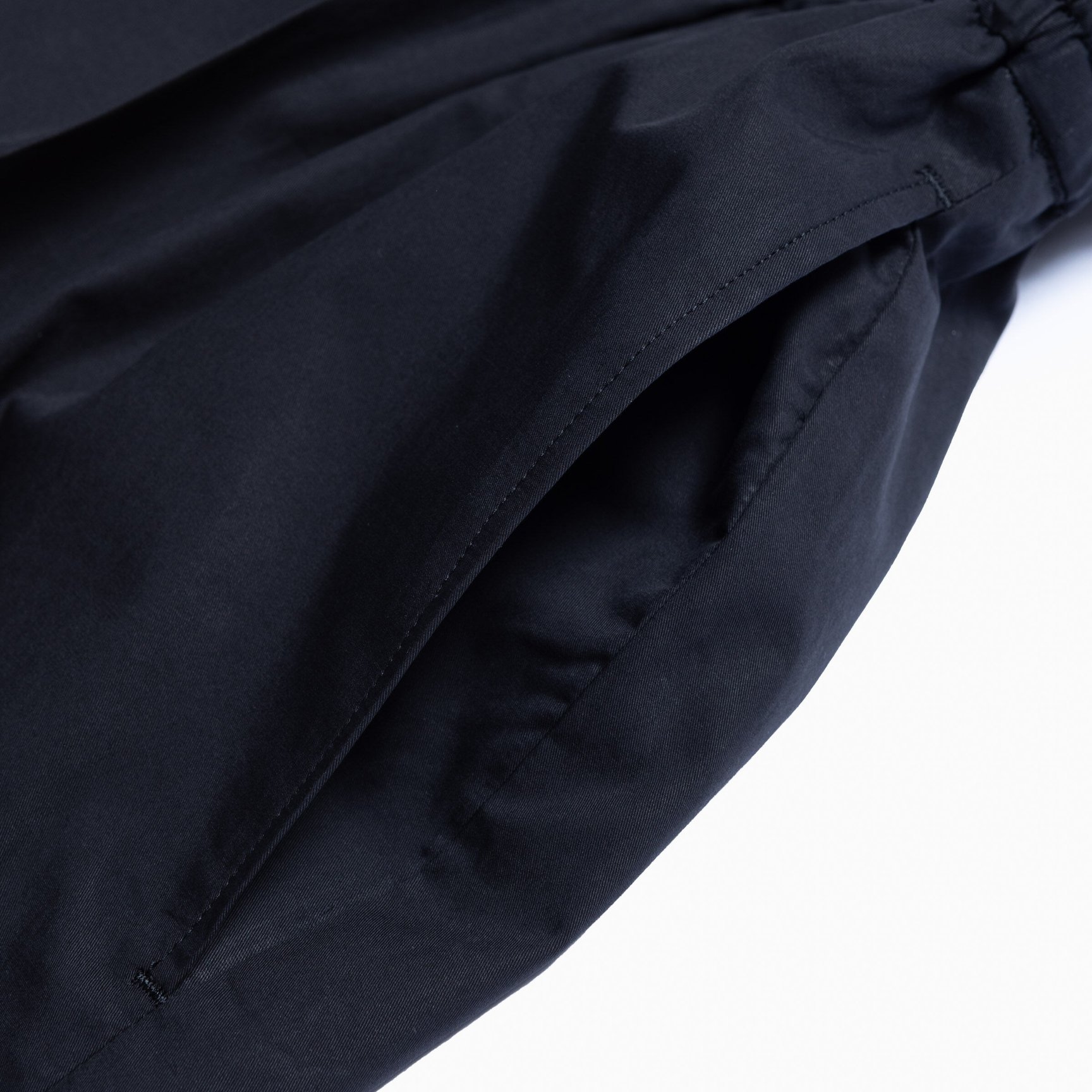ブラックのファインコットンツイルショーツのサイドポケット