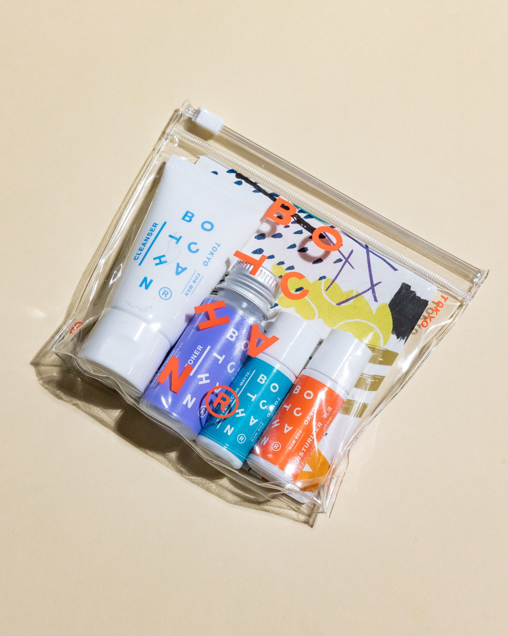 ボッチャンのスキンケアセットが入ったサコッシュ