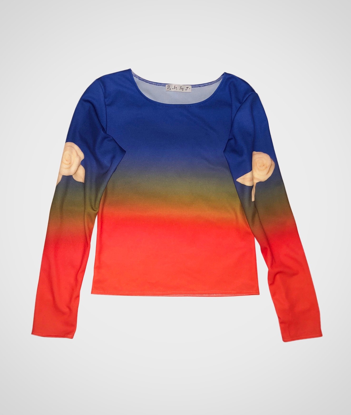 グラデーションカラーのトップス