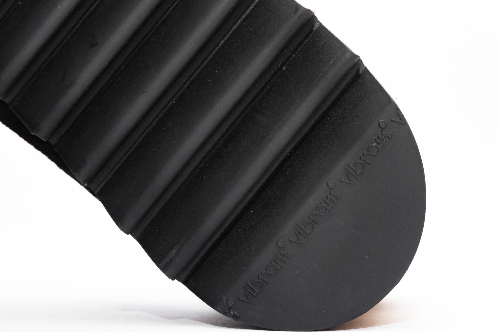 クーティープロダクションズとのコラボローファー