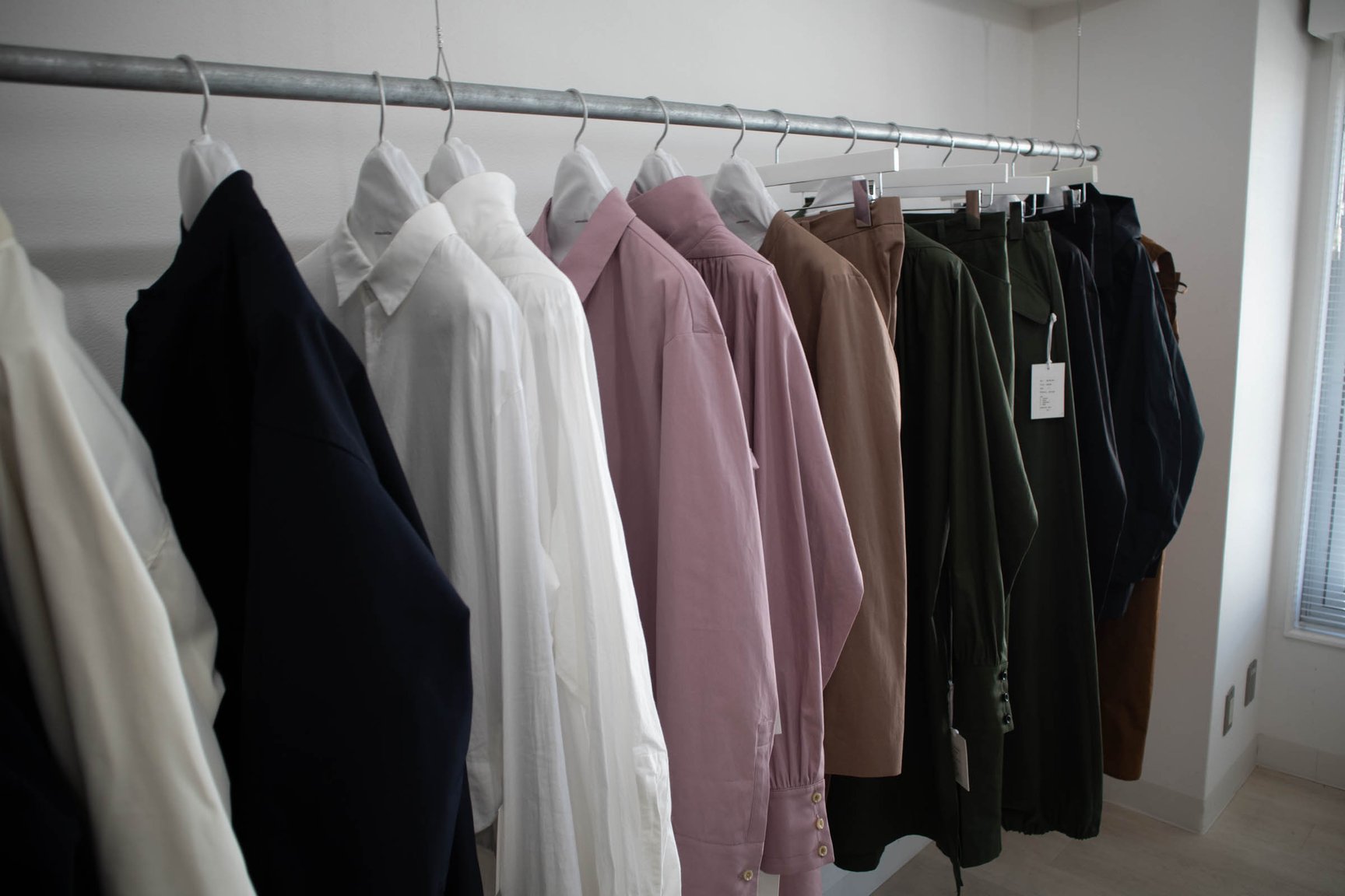 山谷政、佐々木幹子、田島香織の3人が手掛けるブランド「エムティーモデリスト」のデビューコレクション