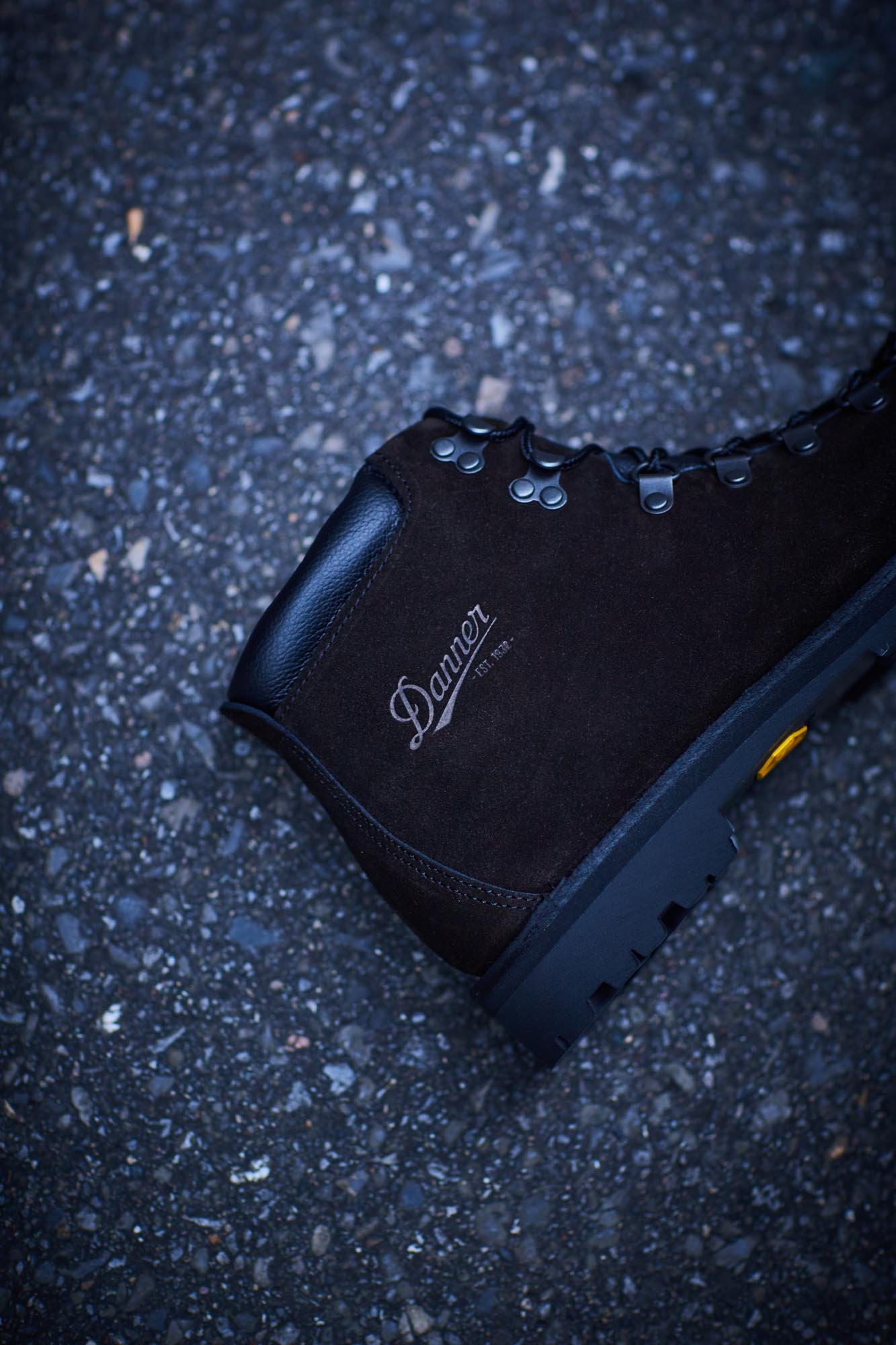 ダナーのD4213のブラックスエード