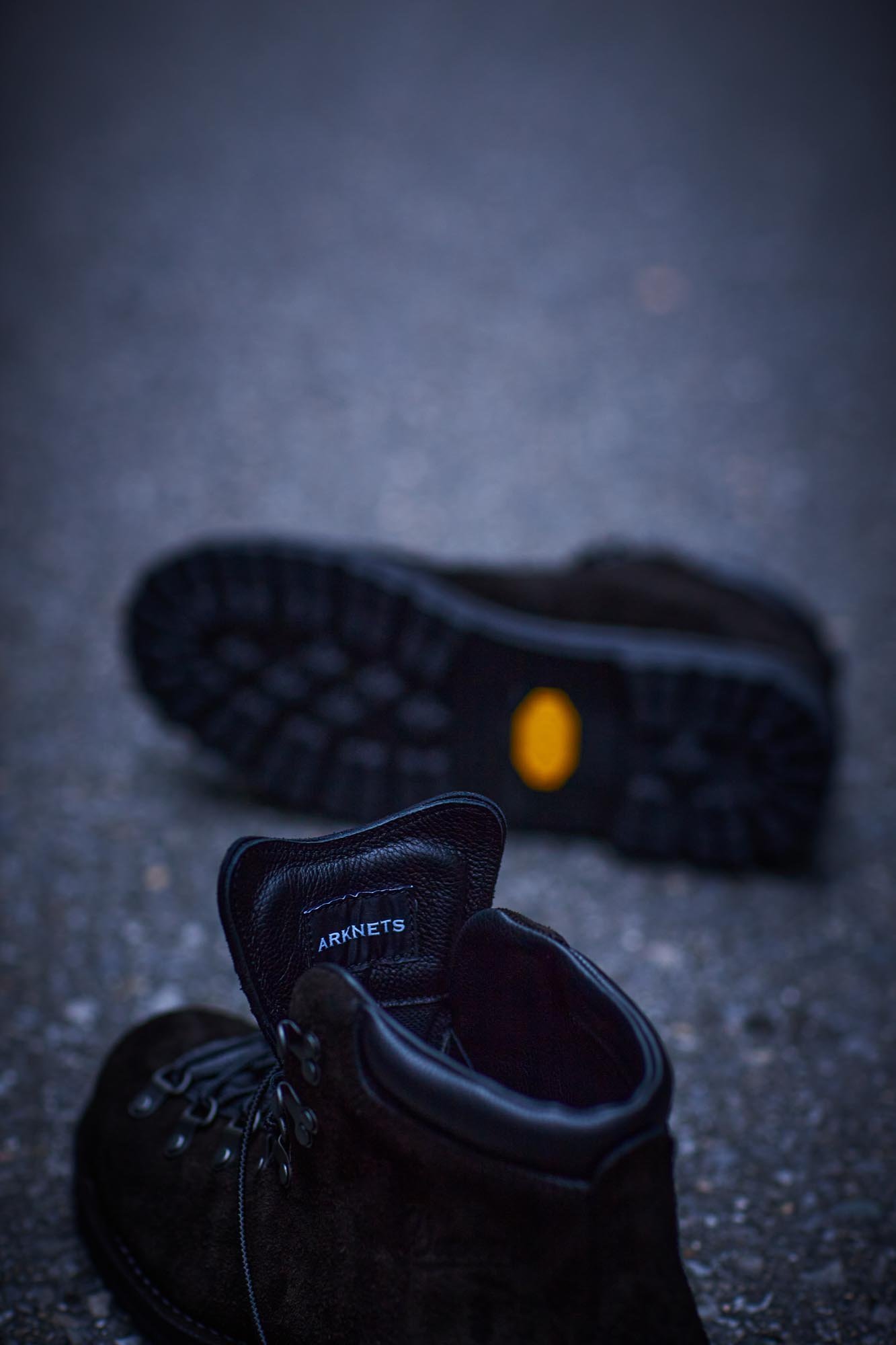 ダナーのD4213のブラックスエード