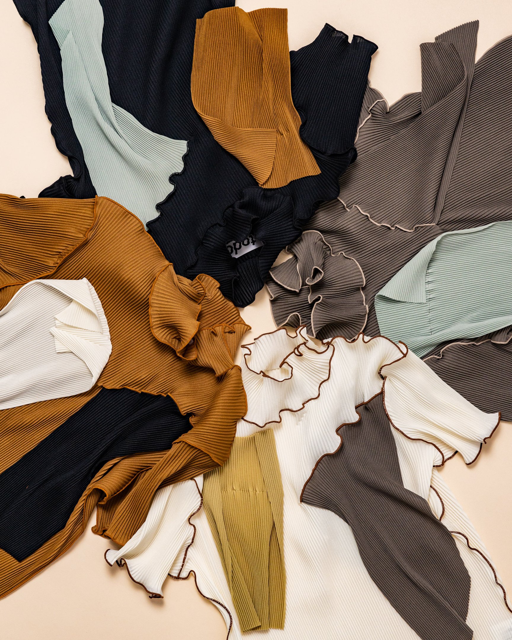 コトハヨコザワのプリーツトップス