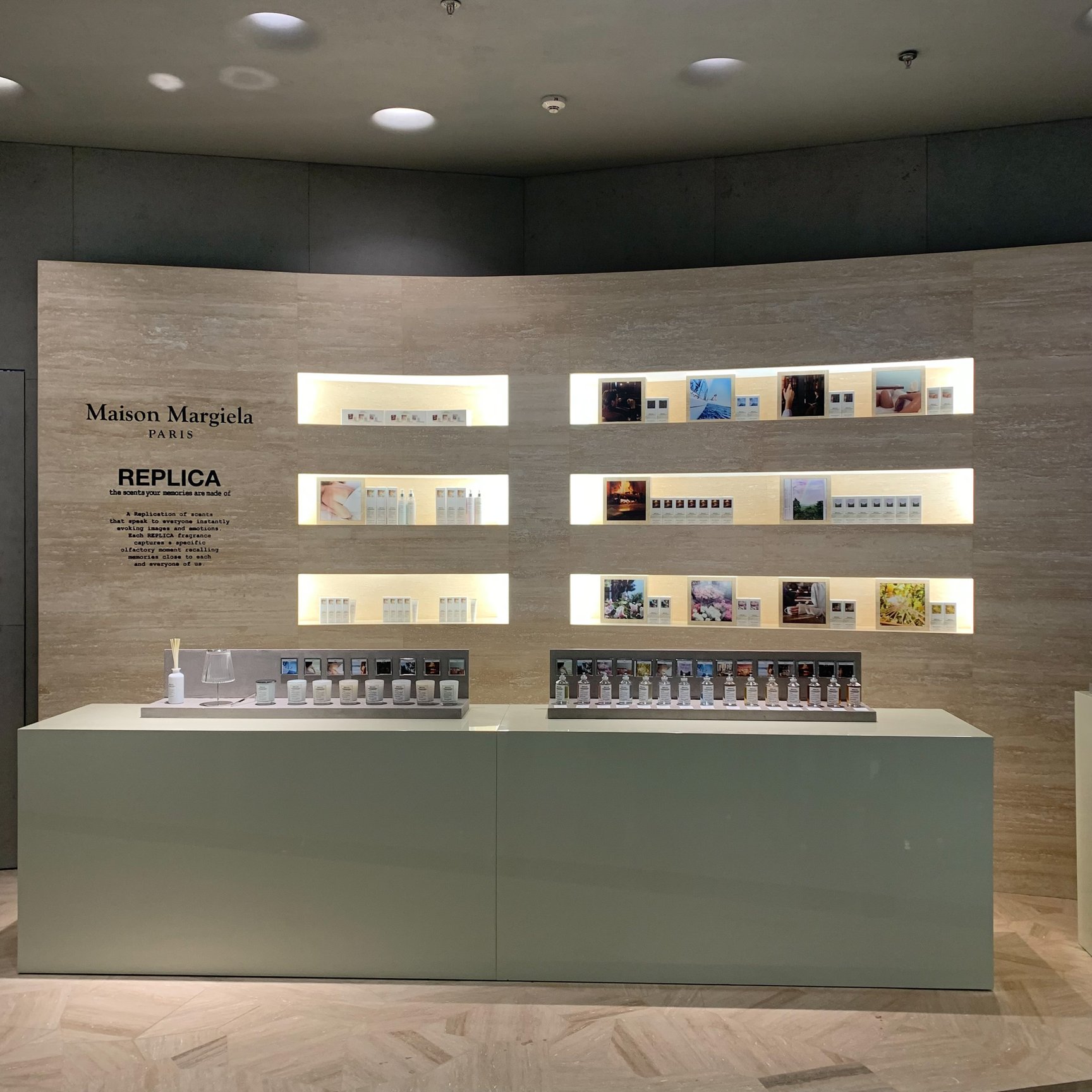 上海にあるメゾン マルジェラ旗艦店の内部