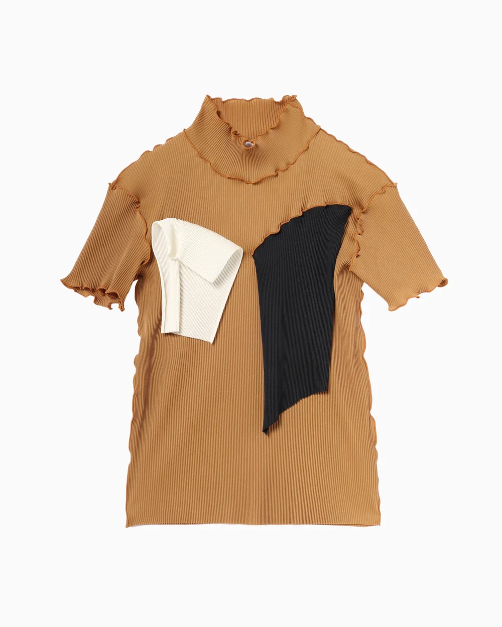 ブラウンのプリーツトップス