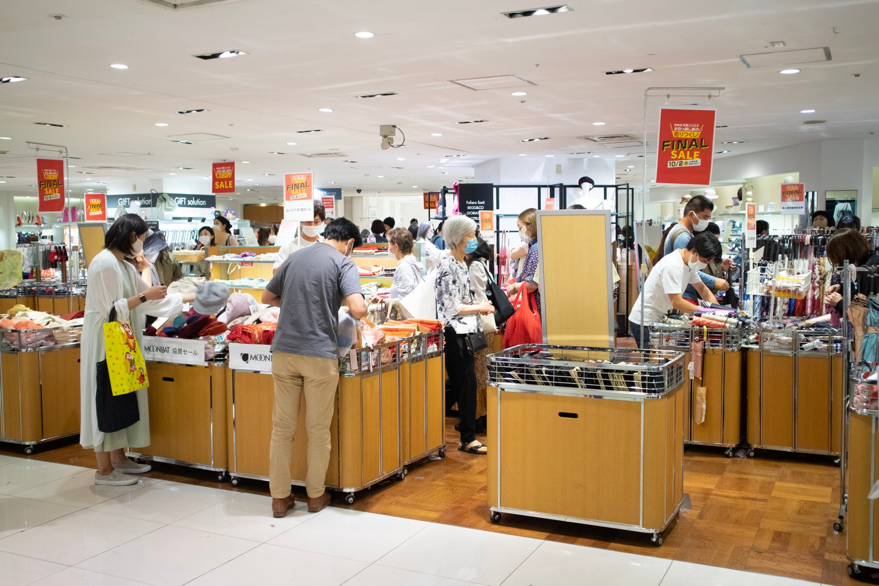 本館での営業を終了する小田急百貨店新宿店本館