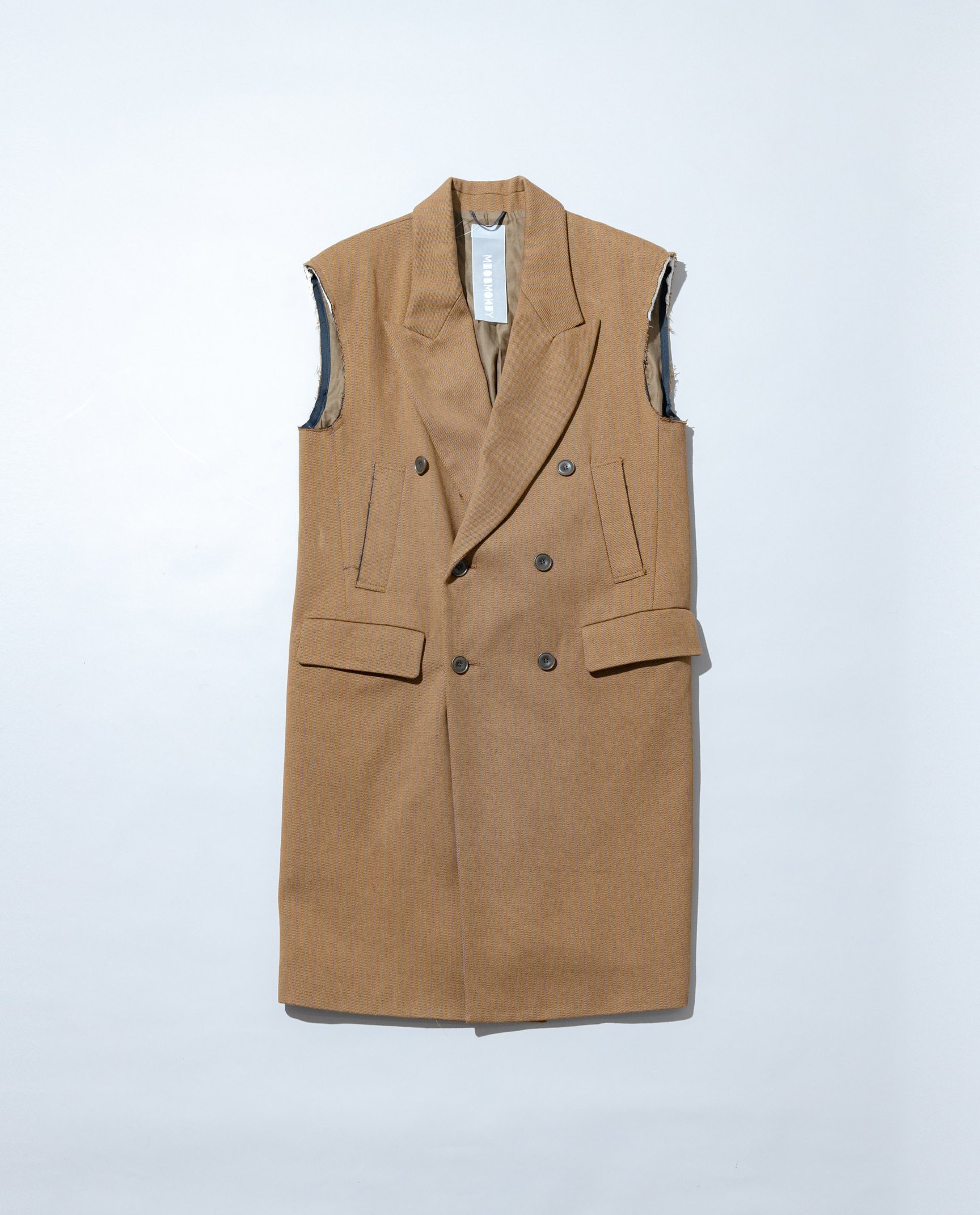 キャメルカラーのベスト