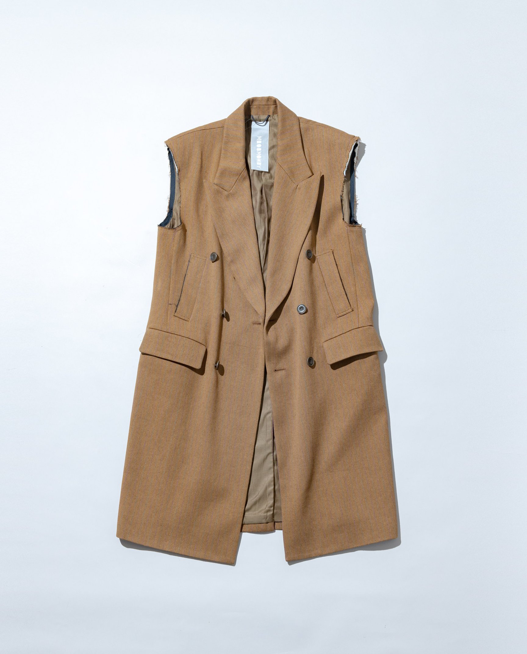 キャメルカラーのベスト