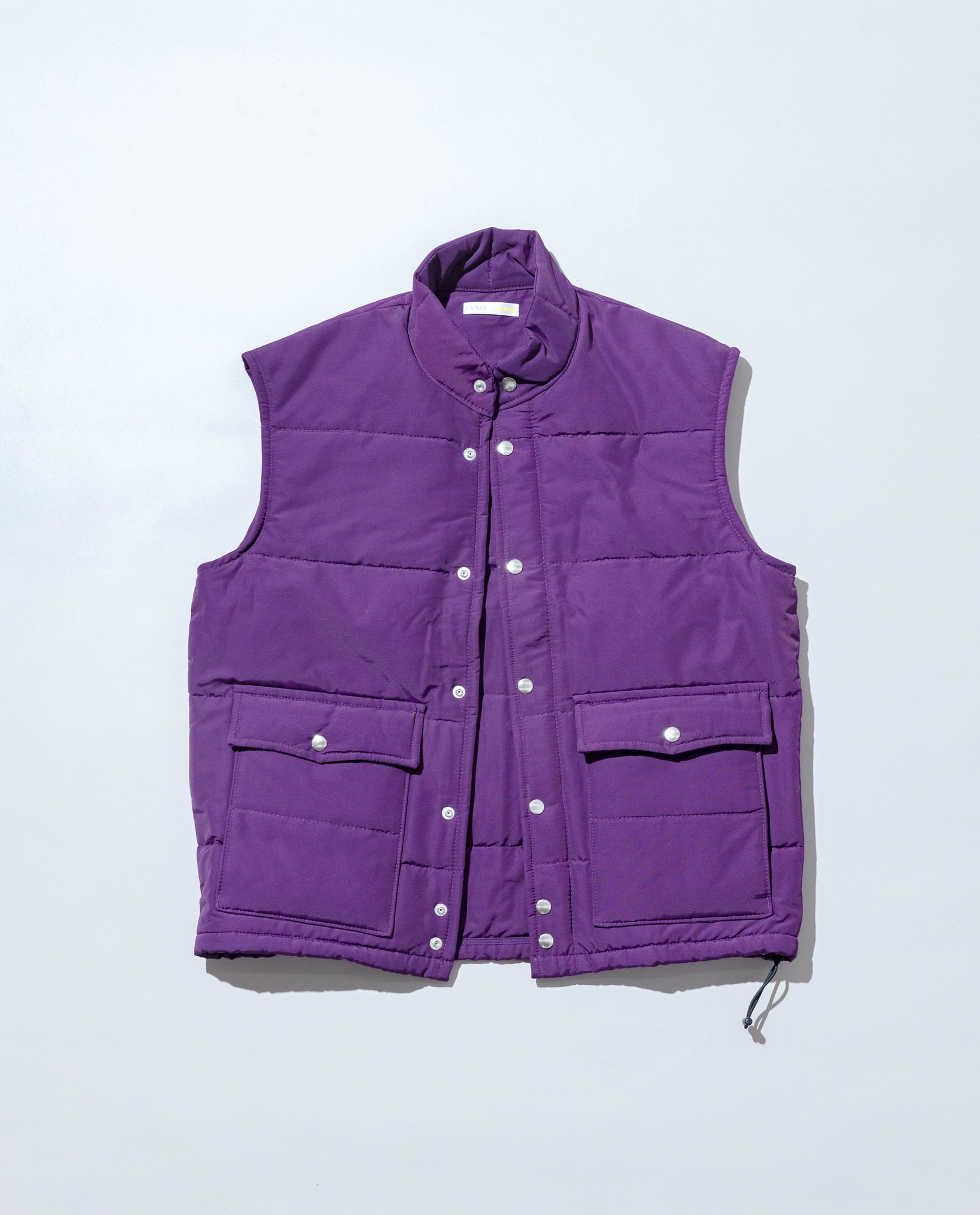 紫のダウンベスト