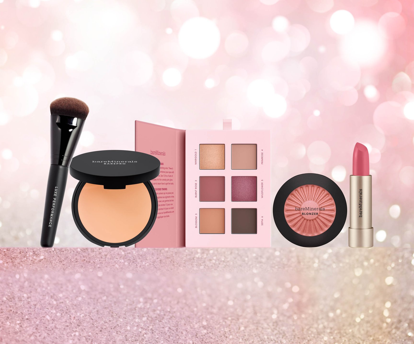 ピンクの背景に置かれたコスメキット