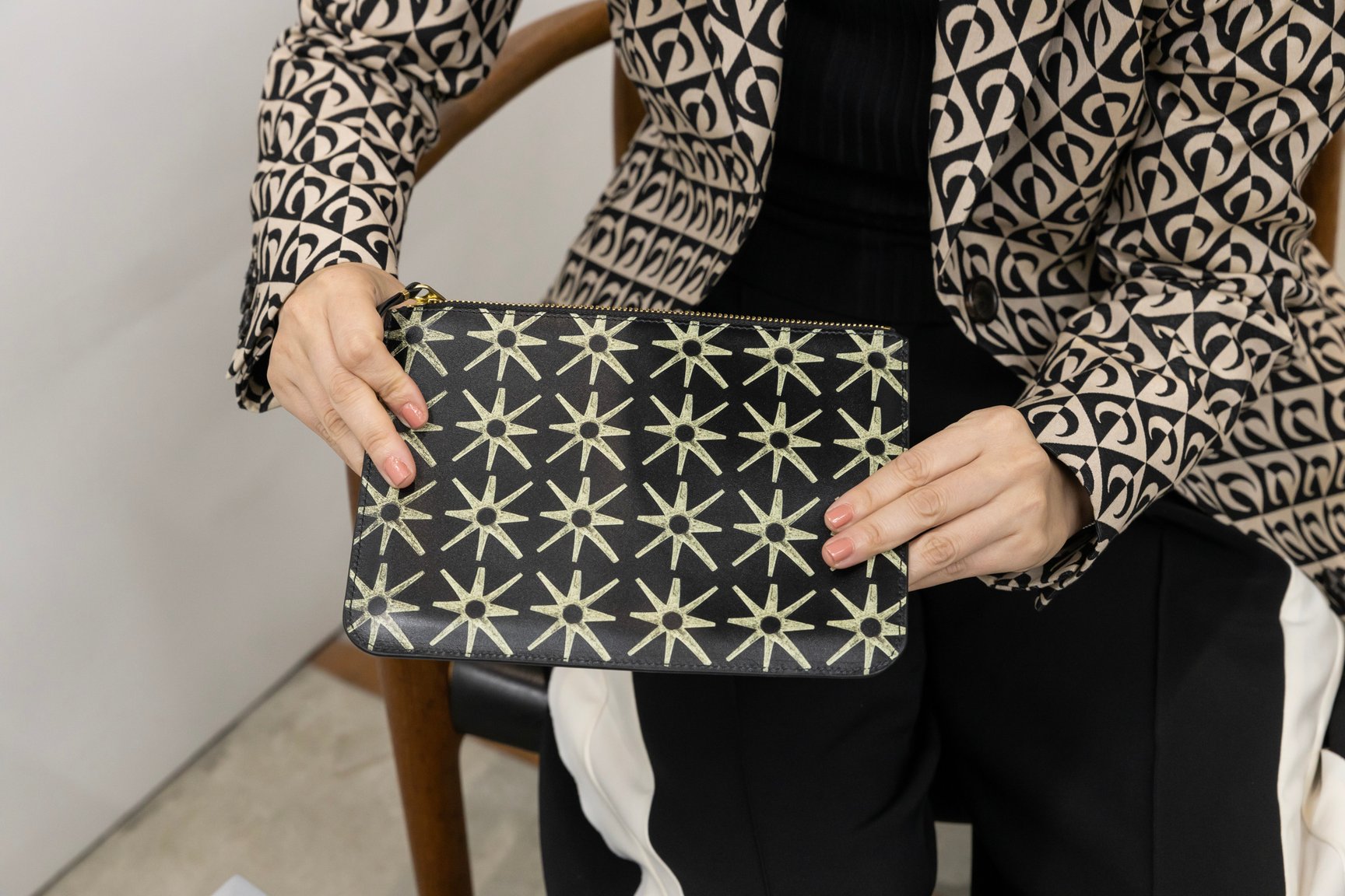 コム デ ギャルソンのポーチ 裏面