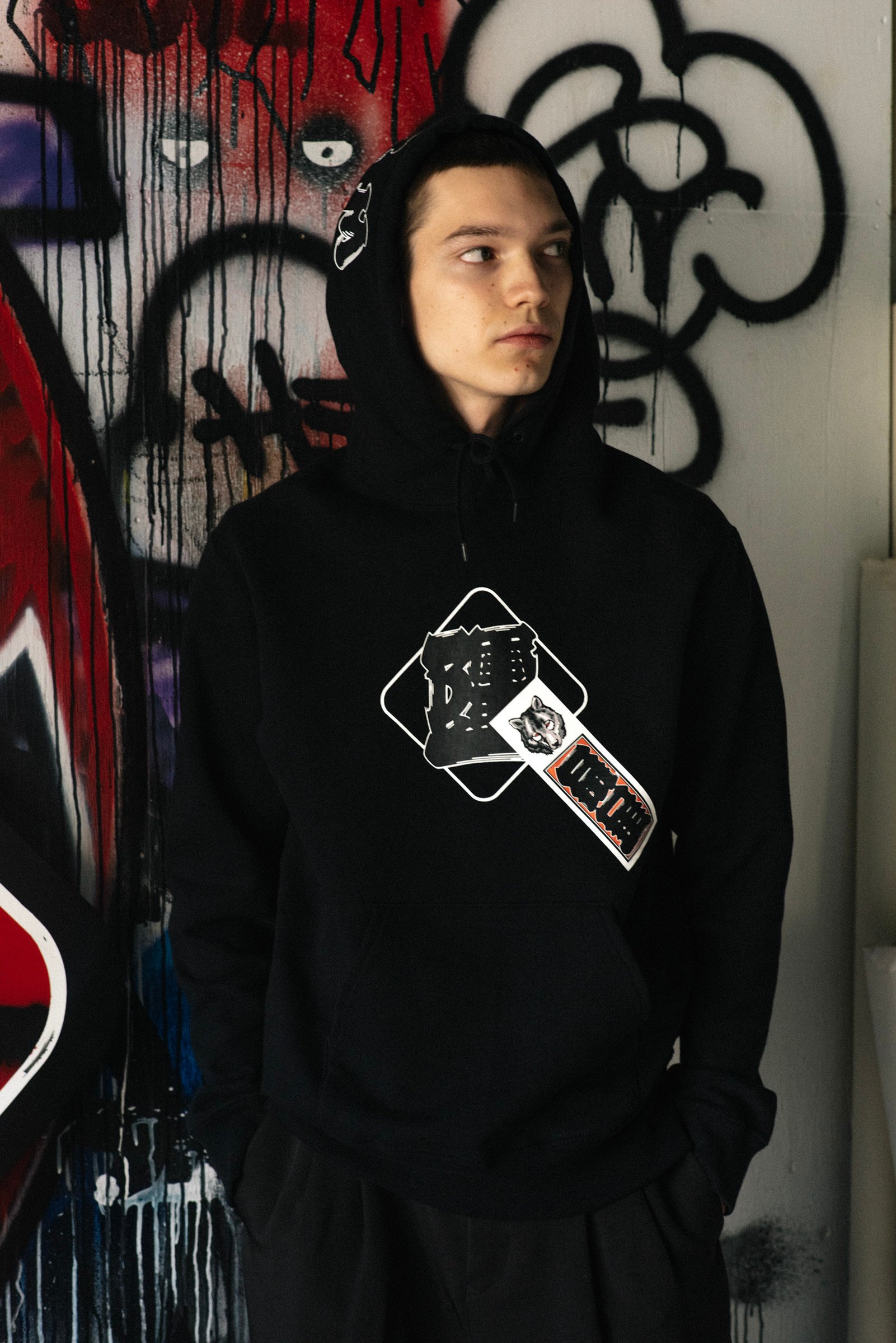 F.C.R.B.とSNEAKERWOLFのコラボアイテム