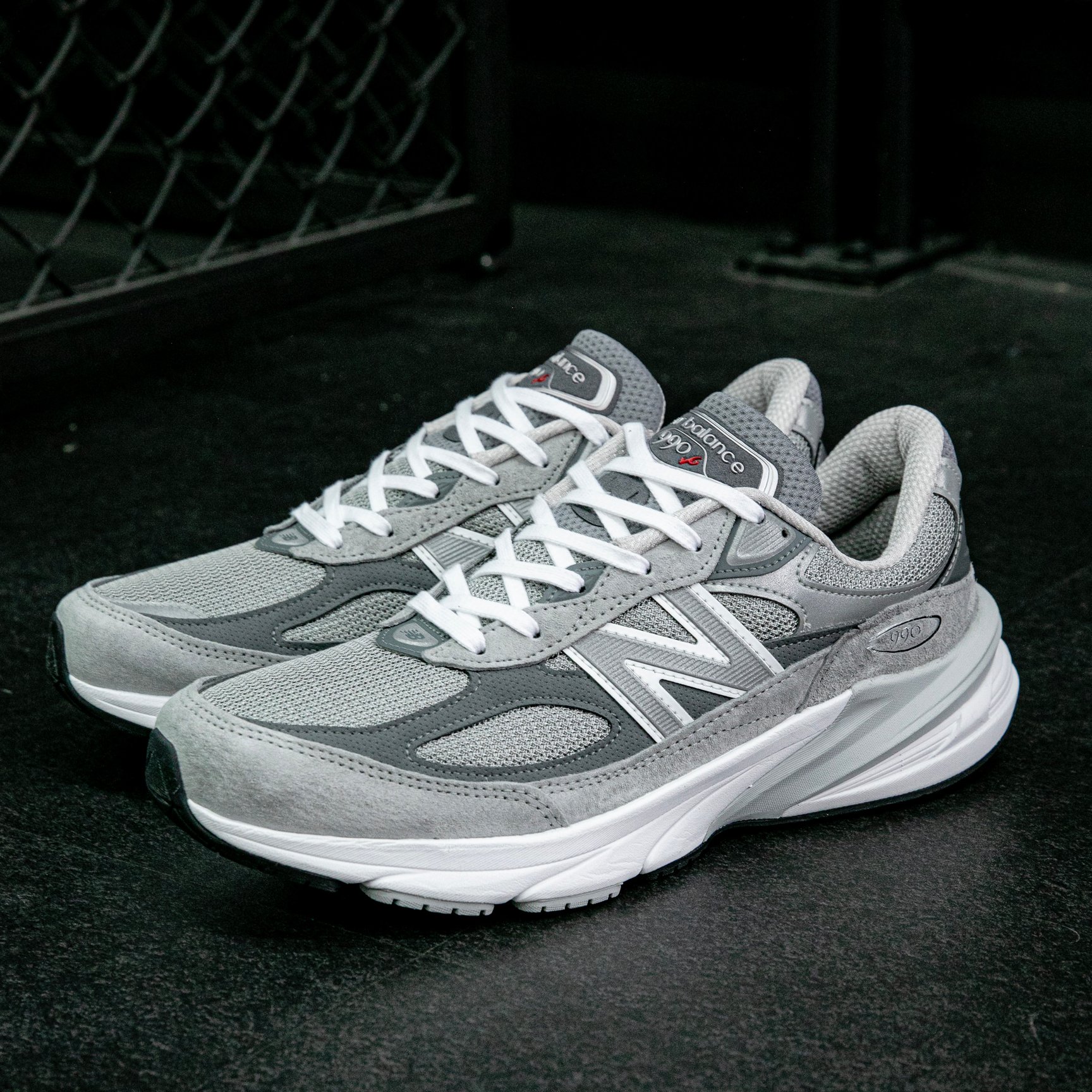 ニューバランスの990v6