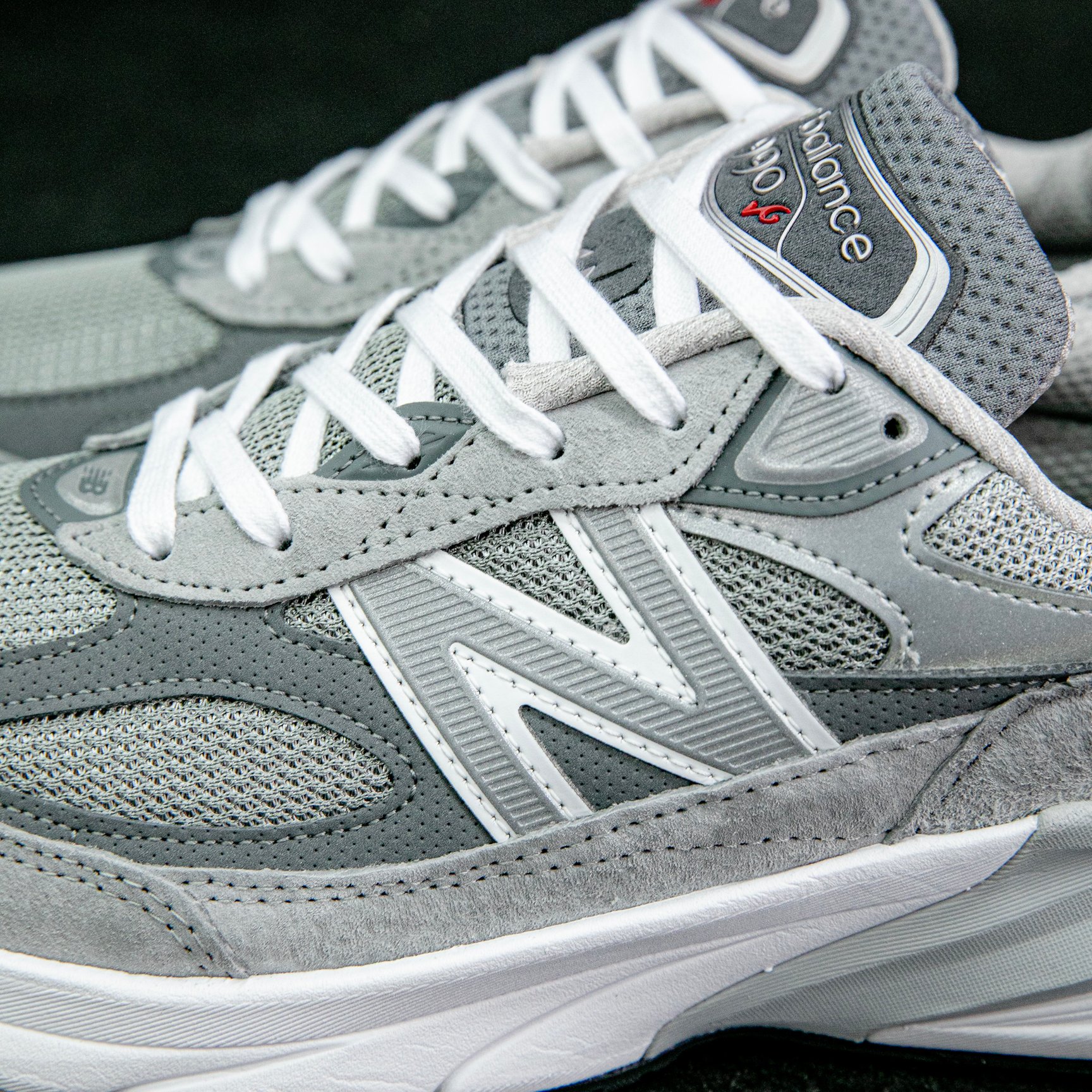 ニューバランスの990v6
