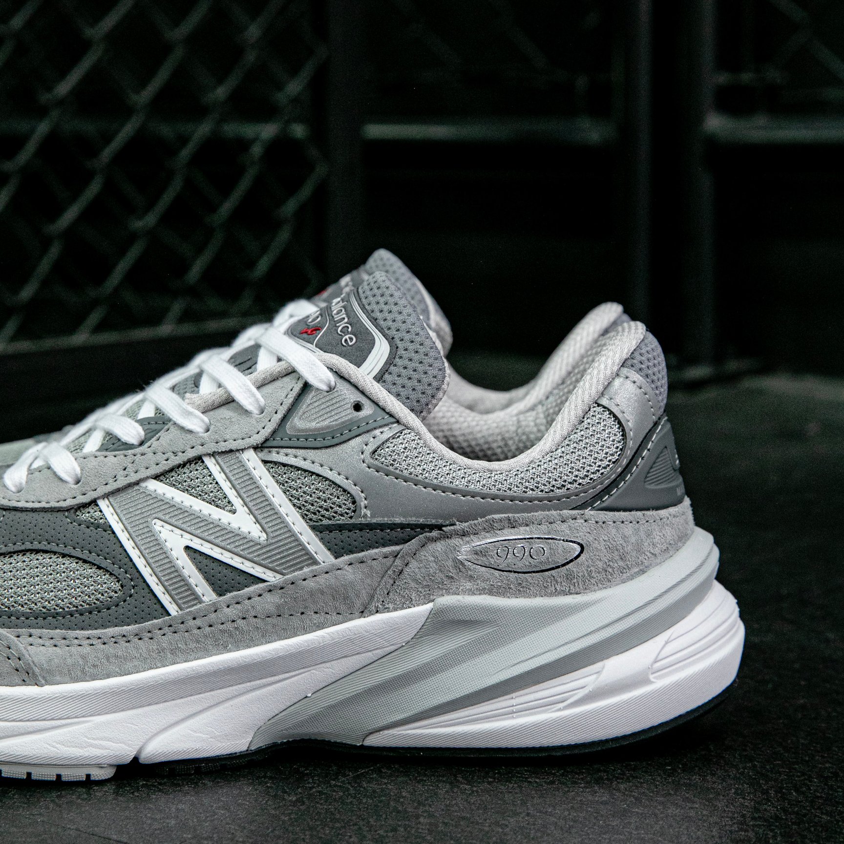 ニューバランスの990v6