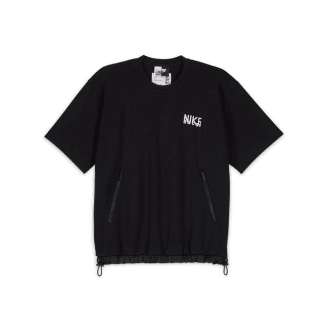 ジップポケットとドローコードを配した半袖Tシャツ