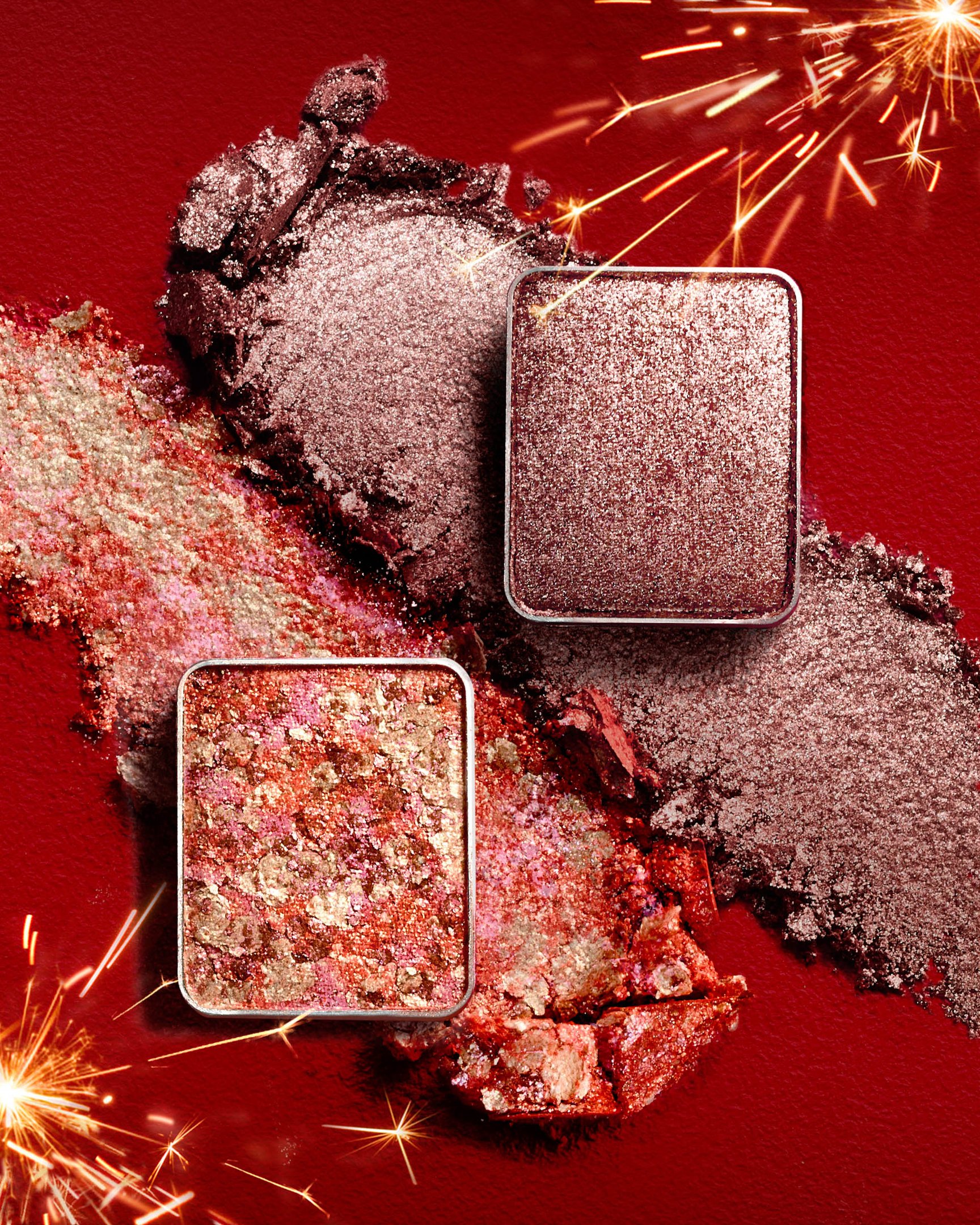 メタリックのラメが輝くアイシャドウ