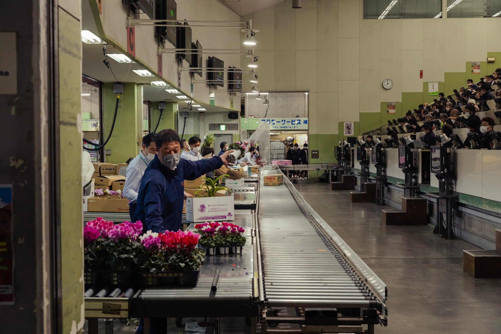 バンタンデザイン研究所の学生たちが挑む、服作りの舞台裏