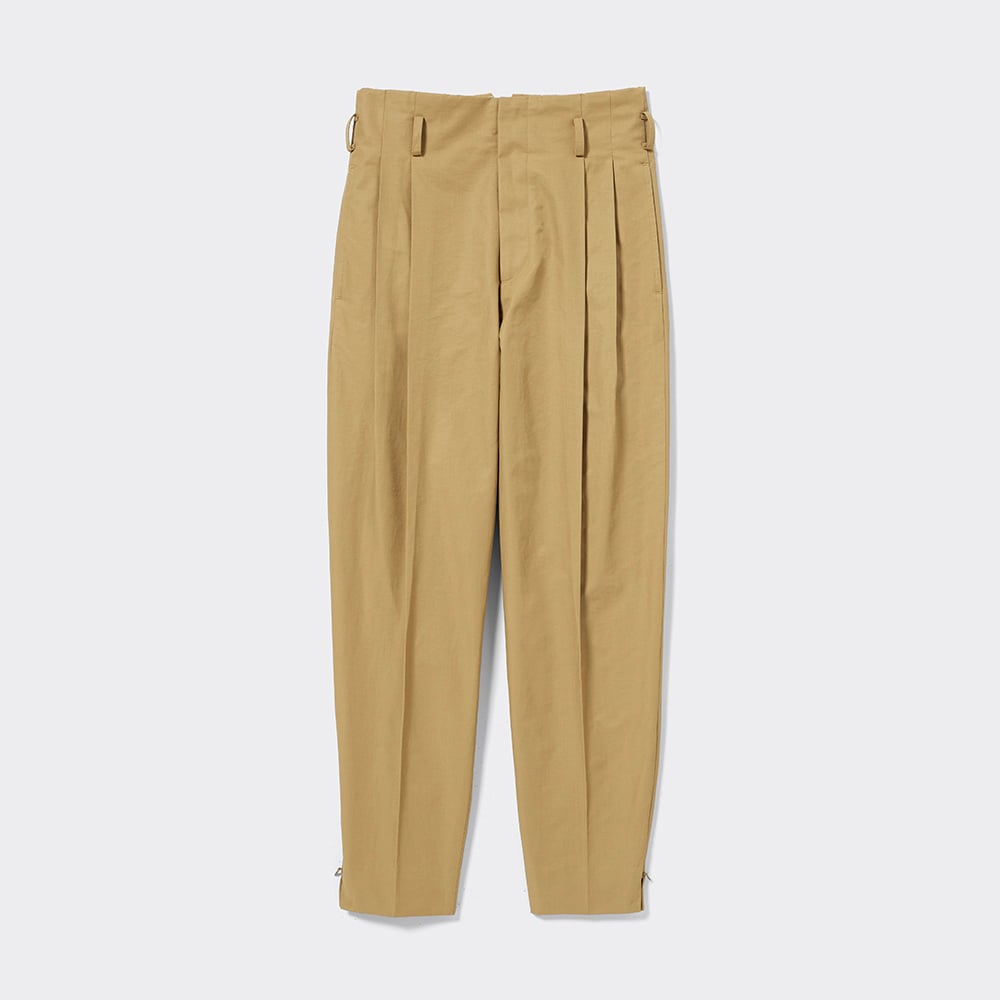 テーパードパンツ