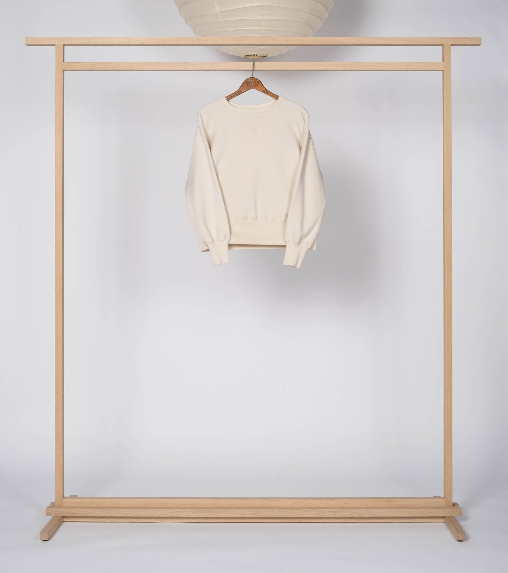 アイボリーのスウェット