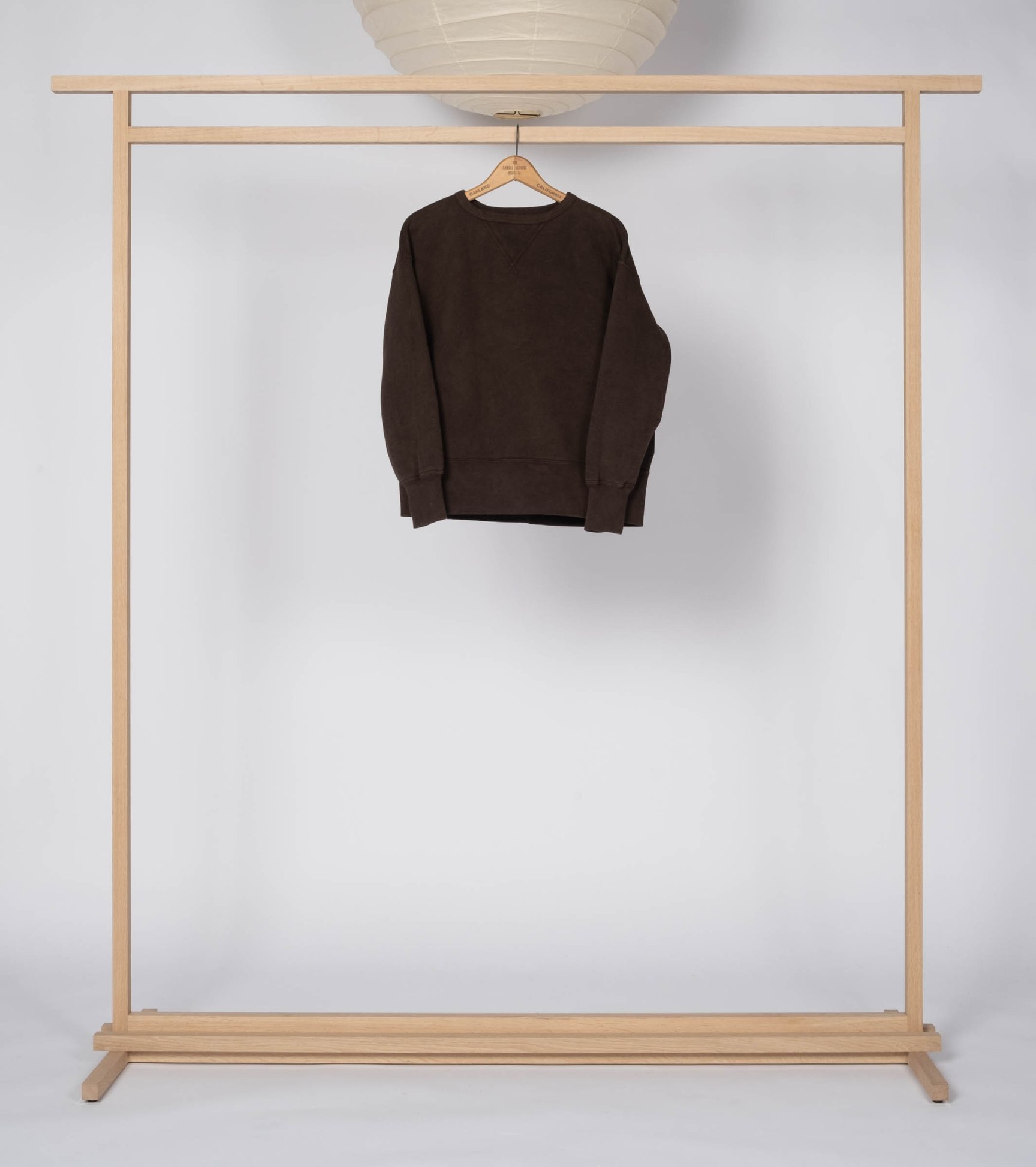 ブラウンのスウェット