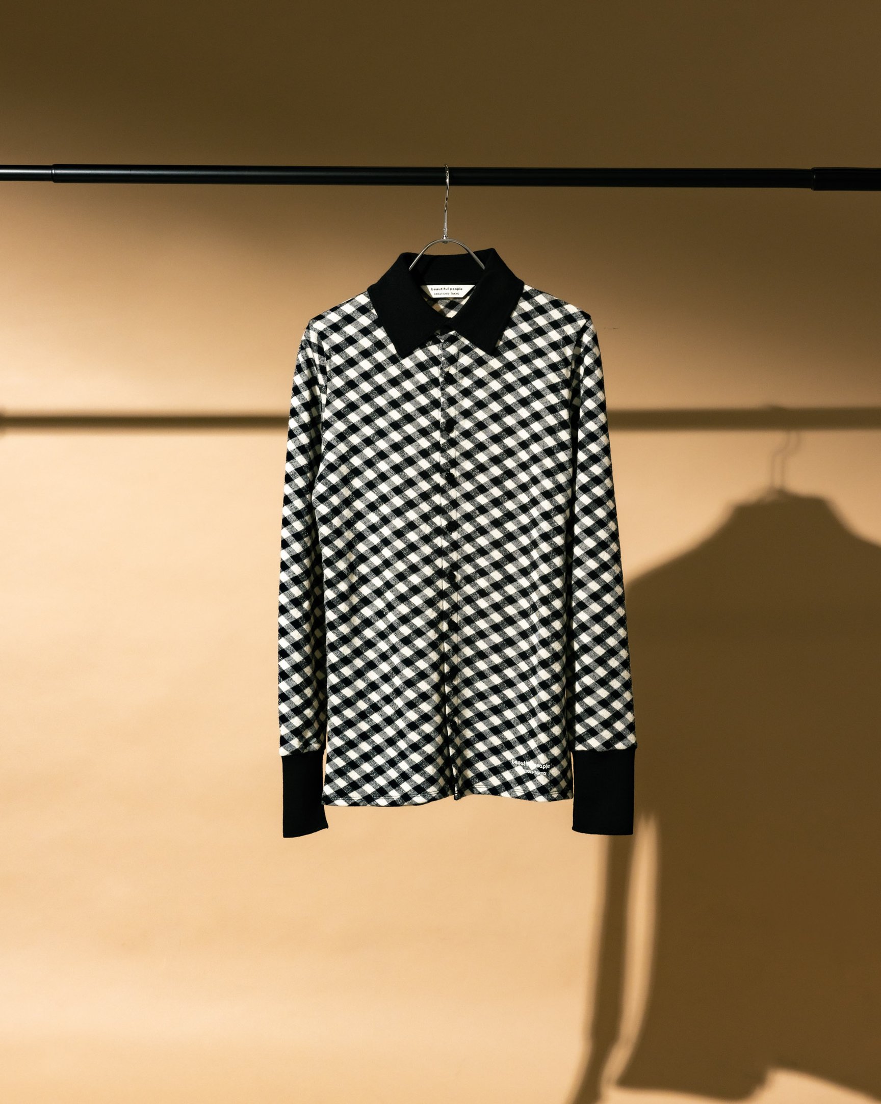 ビューティフルピープルのブラックとホワイトのチェック柄カーディガン