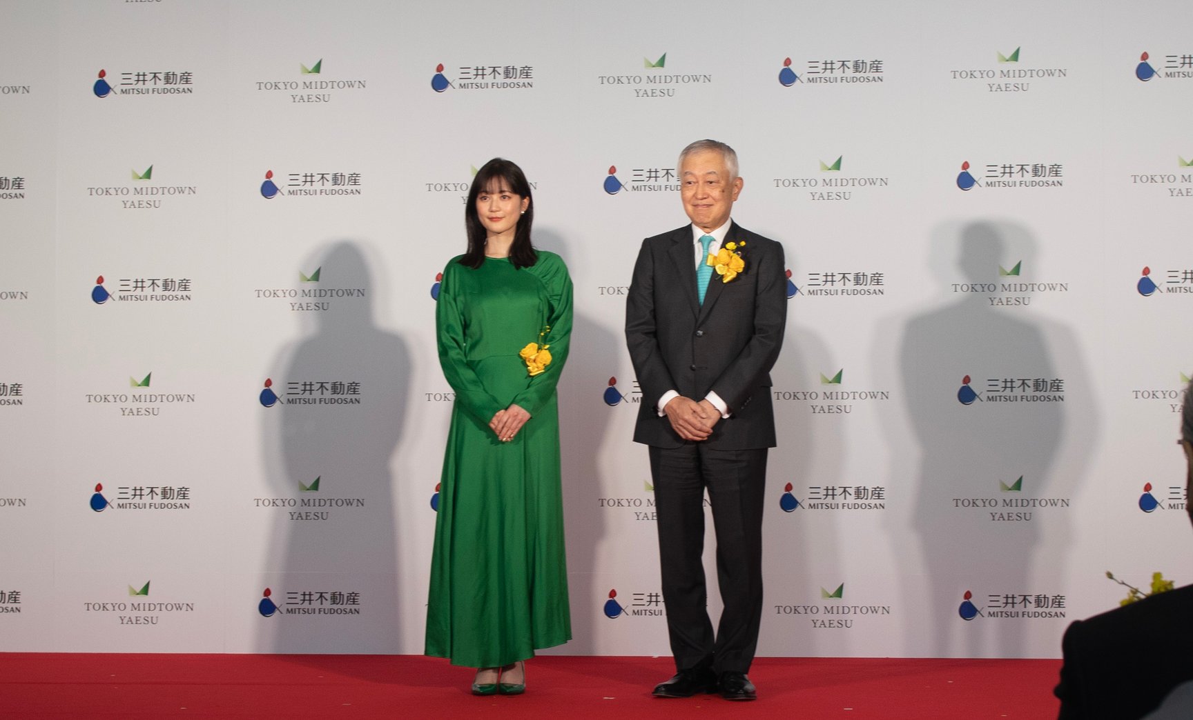 女優の生田絵梨花と三井不動産の菰田正信代表取締役社長