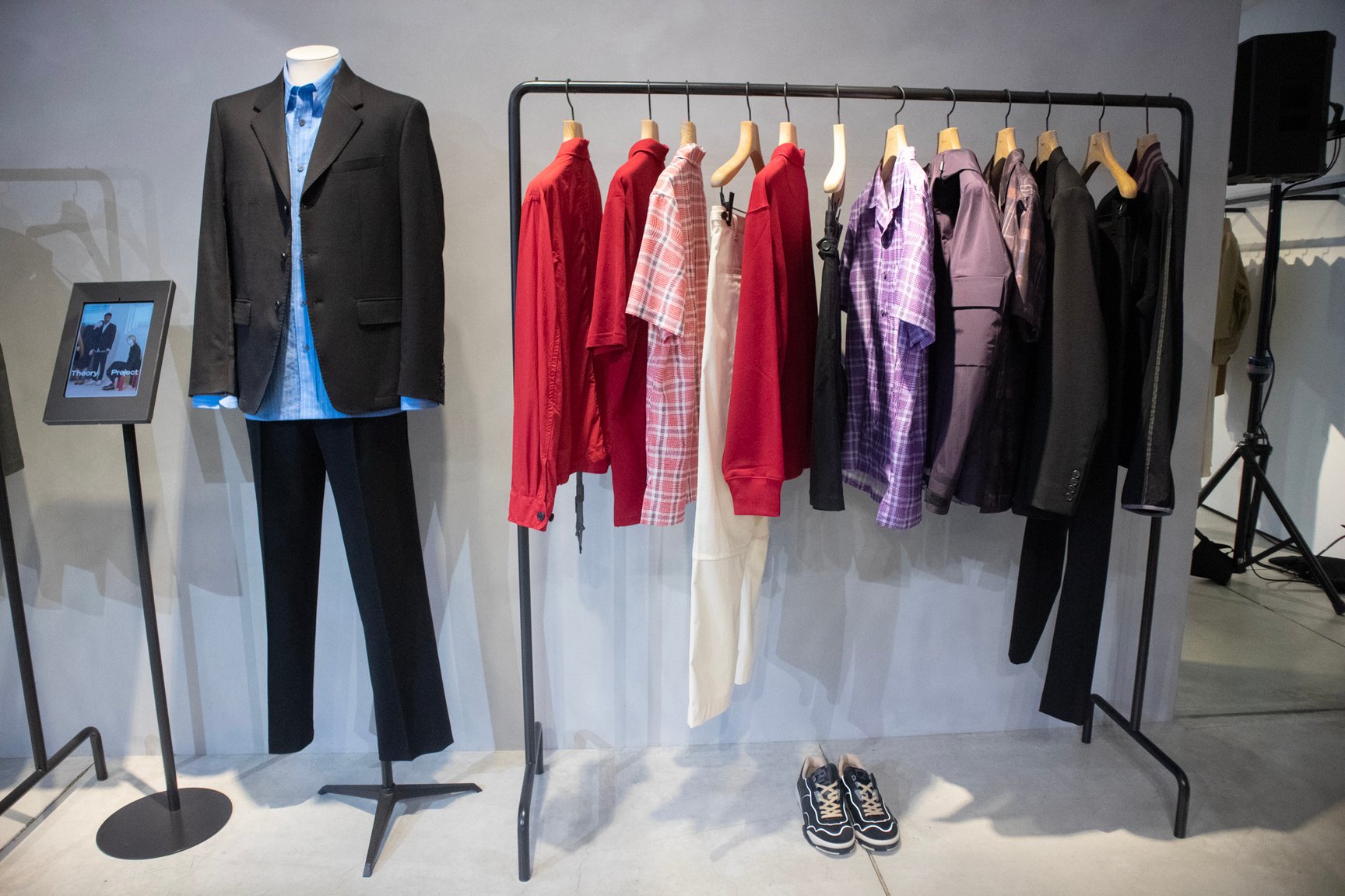 セオリーが公開したルカ・オッセンドライバーとのカプセルコレクション第2弾