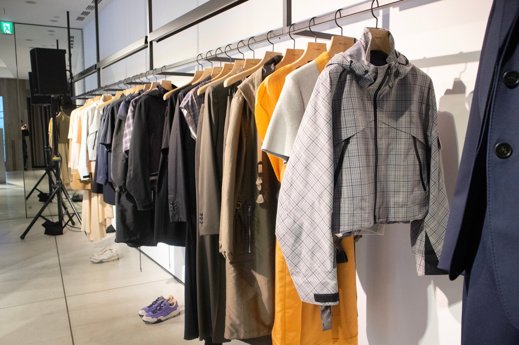 セオリーが公開したルカ・オッセンドライバーとのカプセルコレクション第2弾