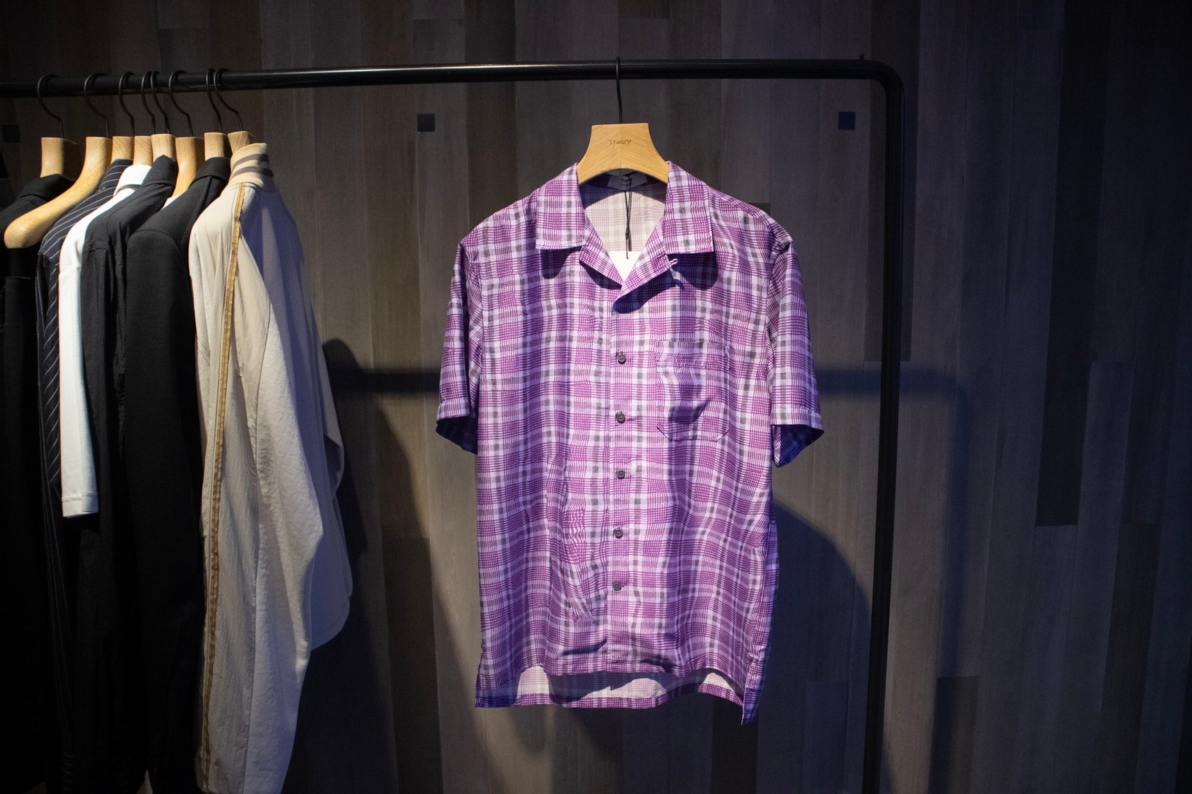 セオリーが公開したルカ・オッセンドライバーとのカプセルコレクション第2弾