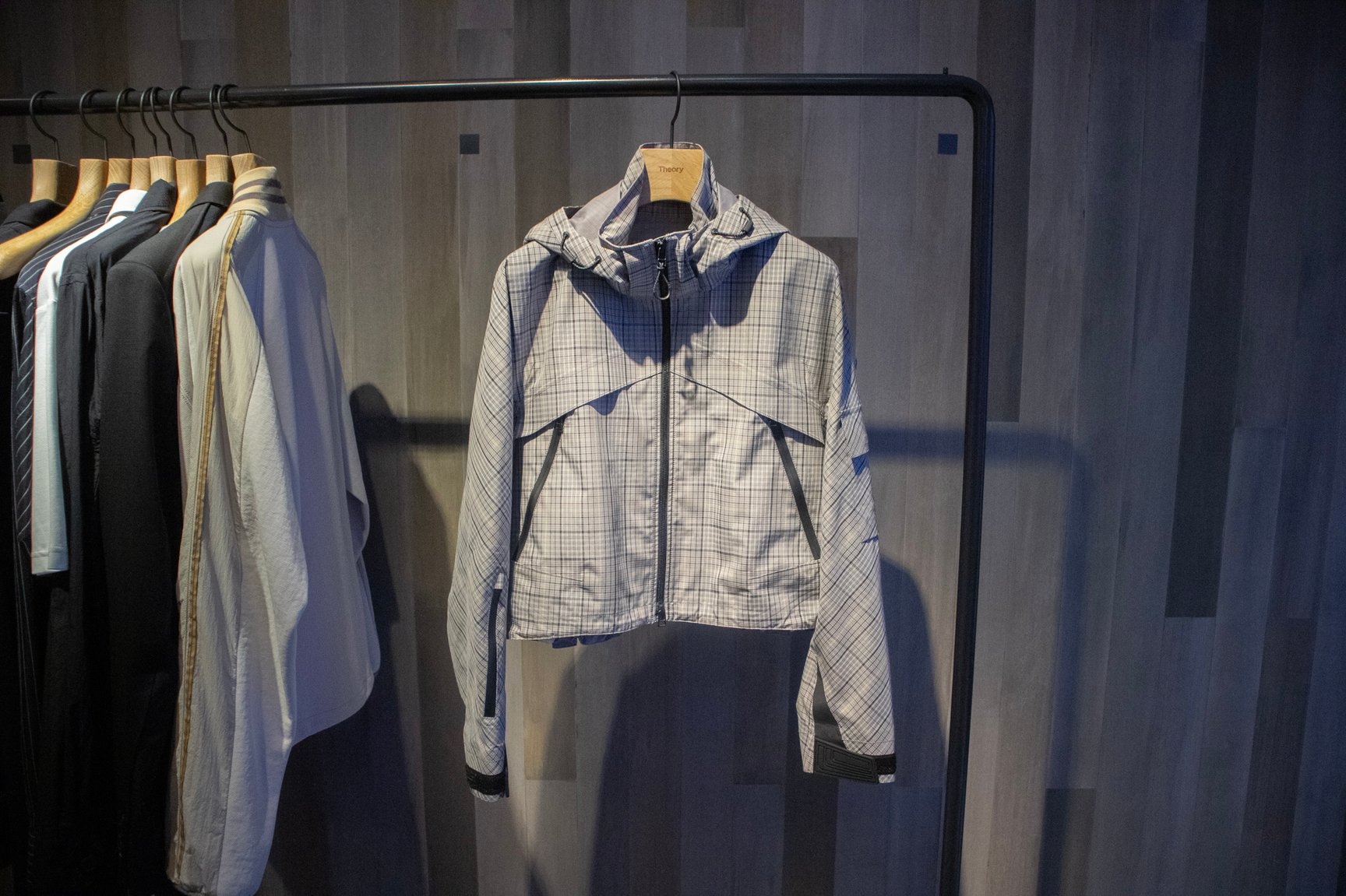 セオリーが公開したルカ・オッセンドライバーとのカプセルコレクション第2弾