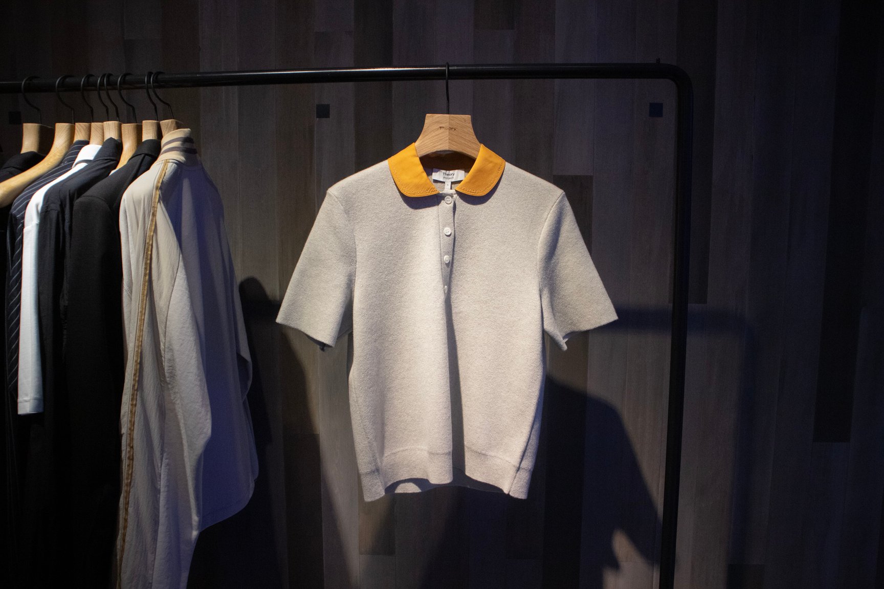 セオリーが公開したルカ・オッセンドライバーとのカプセルコレクション第2弾