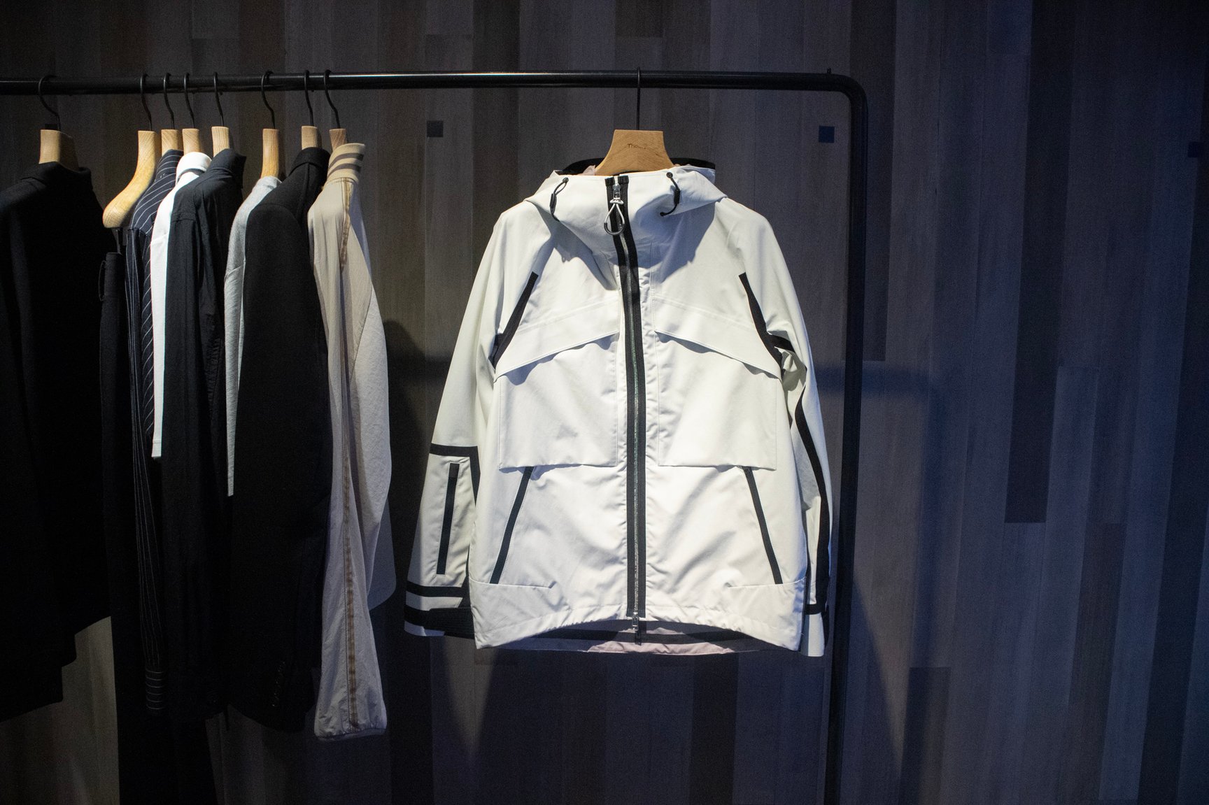 セオリーが公開したルカ・オッセンドライバーとのカプセルコレクション第2弾