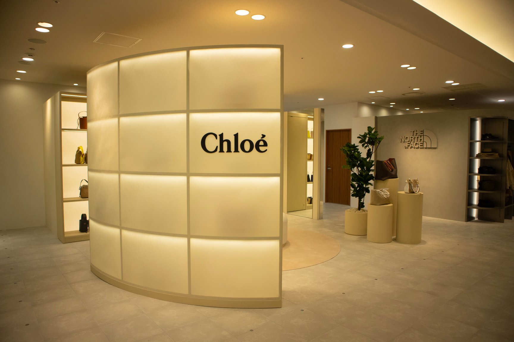 阪急うめだ本店8階の新売場「グリーンエイジ」内部