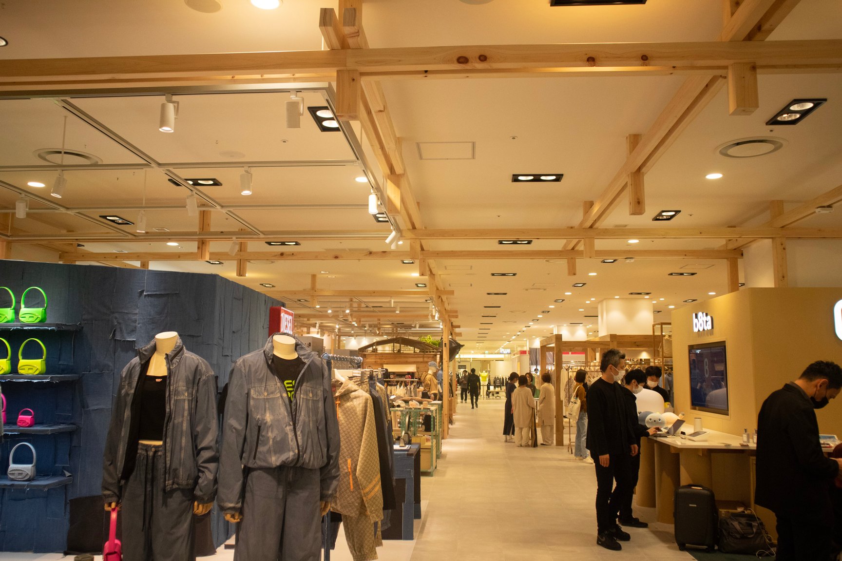 阪急うめだ本店8階の新売場「グリーンエイジ」内部