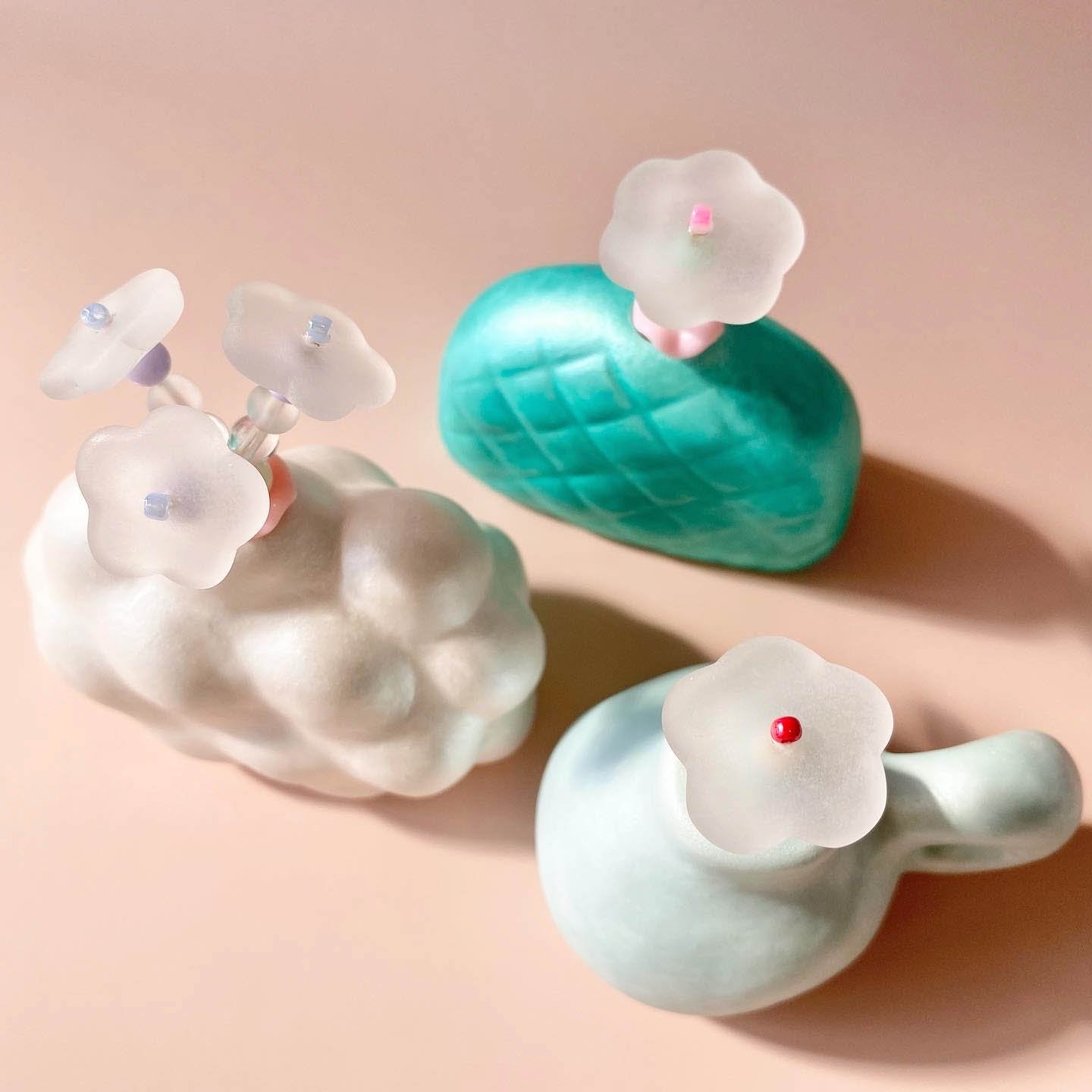 樹脂や陶器製の花